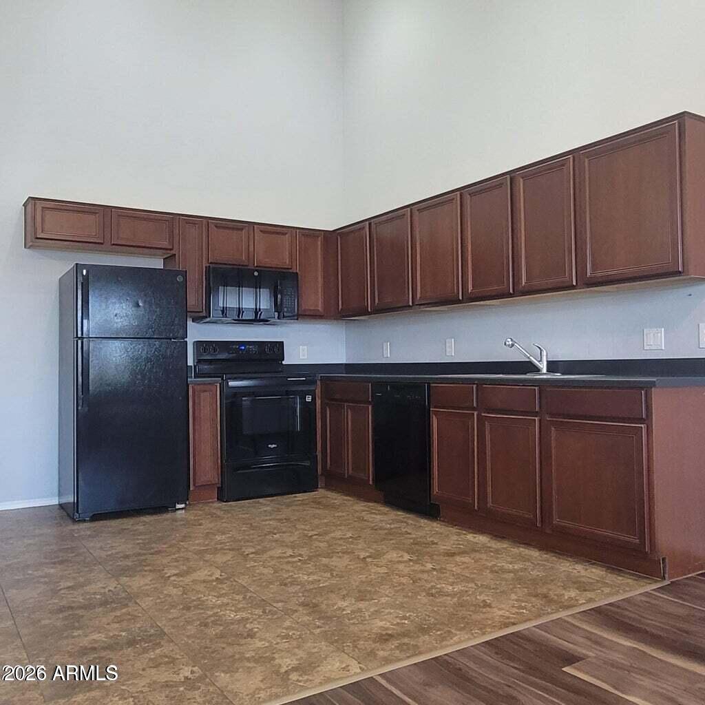 2367 E HUNTINGTON Drive