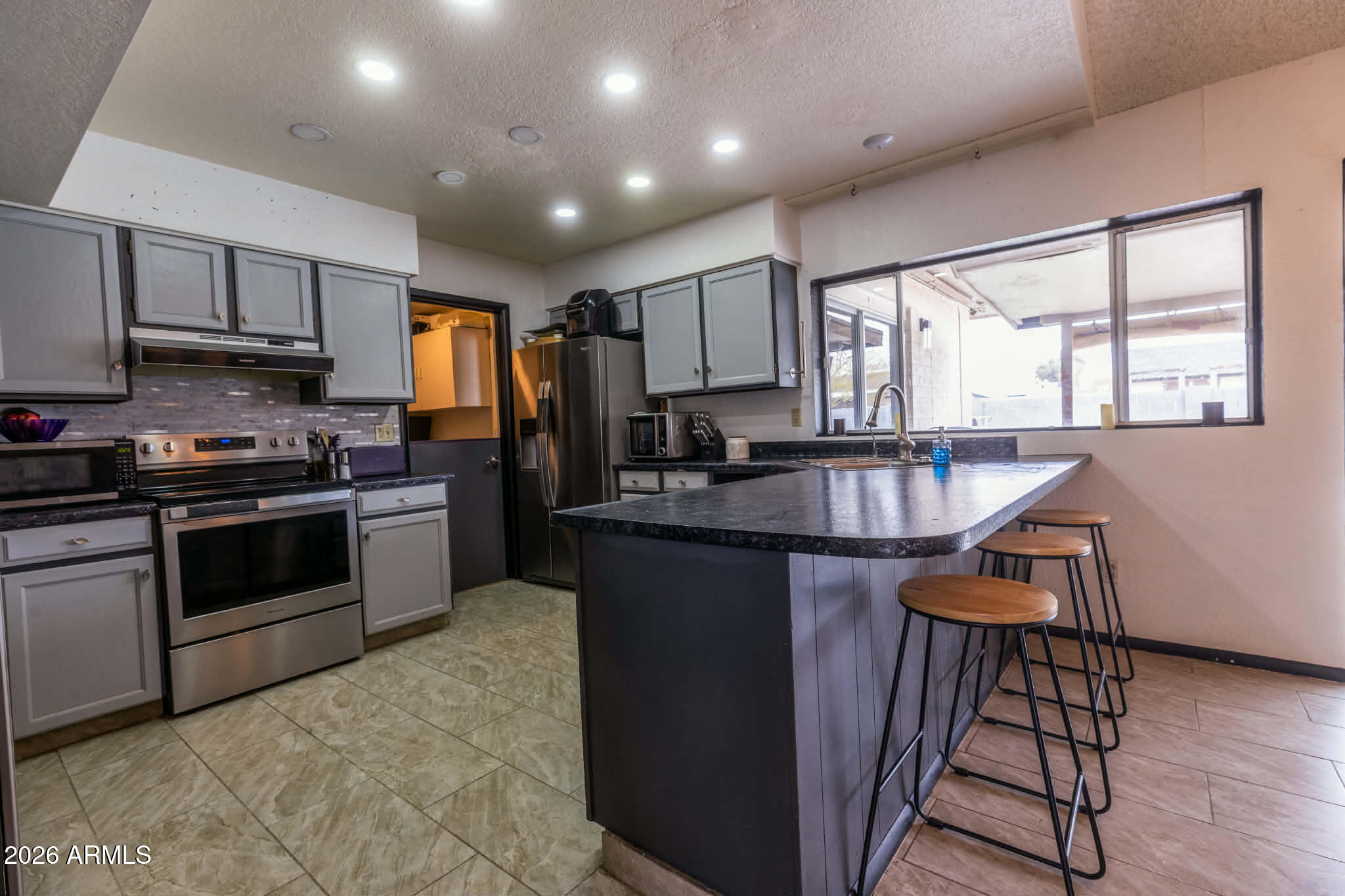 1168 E AVENIDA ELLENA --