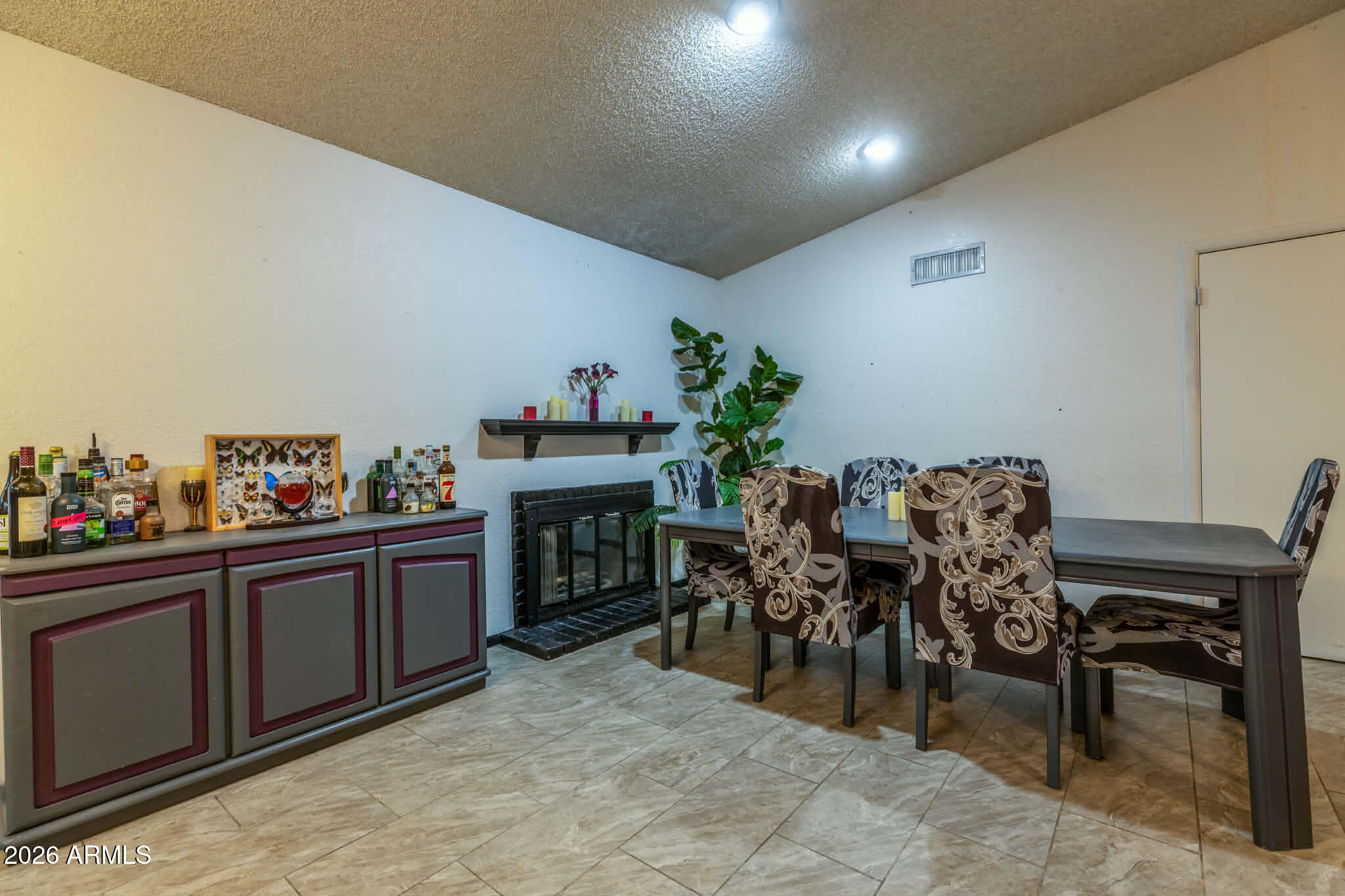 1168 E AVENIDA ELLENA --