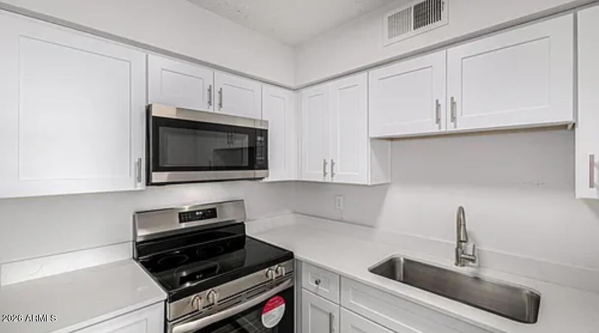 2615 E Greenway Road Apt 21