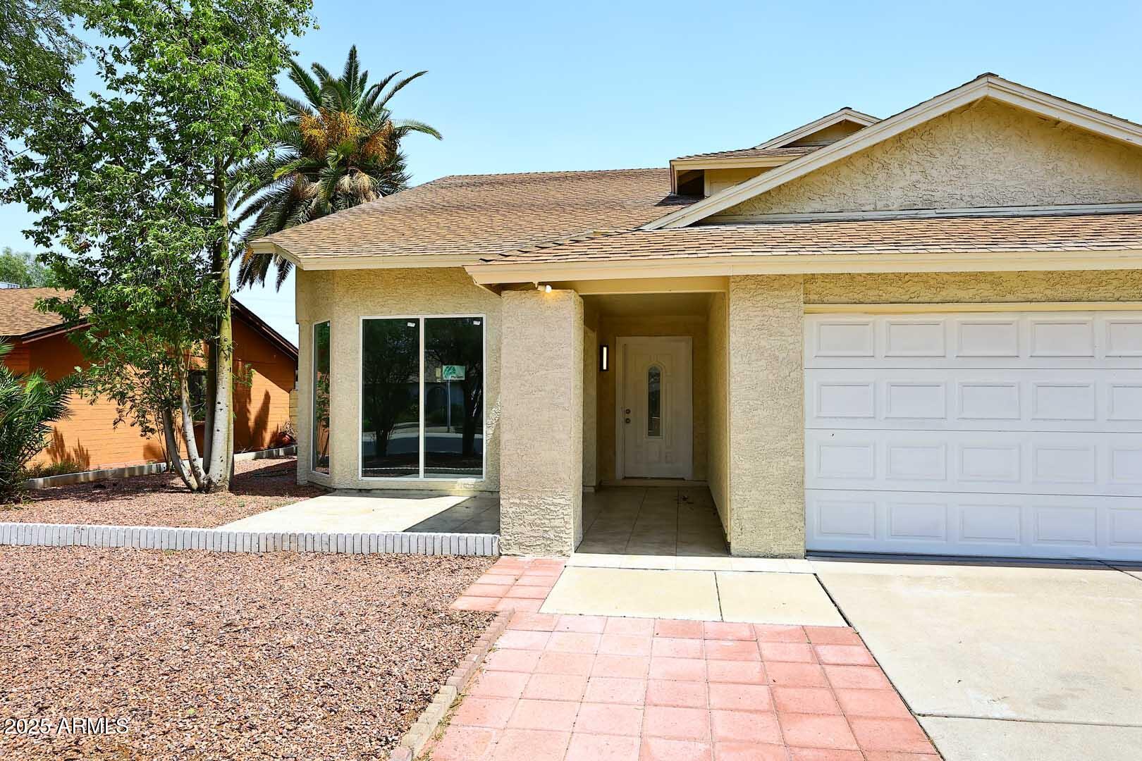 Homes 2 5320 W DESERT HILLS Drive