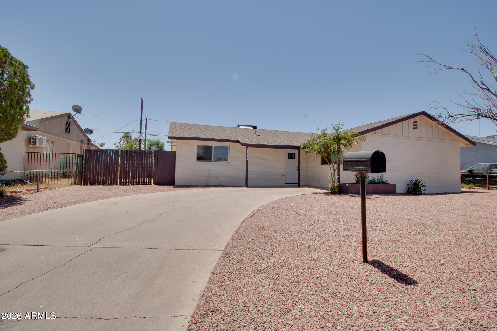 6425 W ROSE Lane
