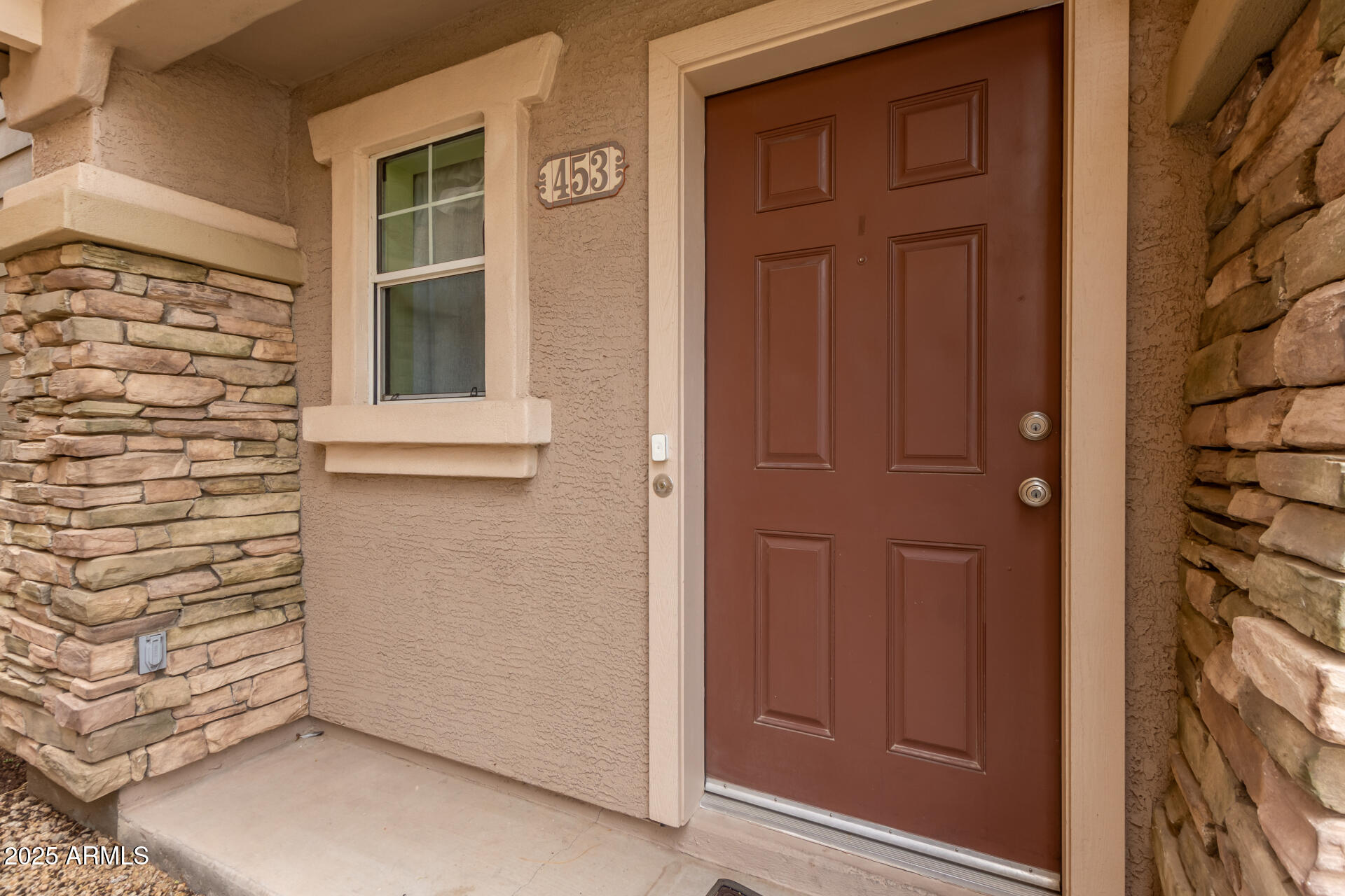 453 N ALDER Court