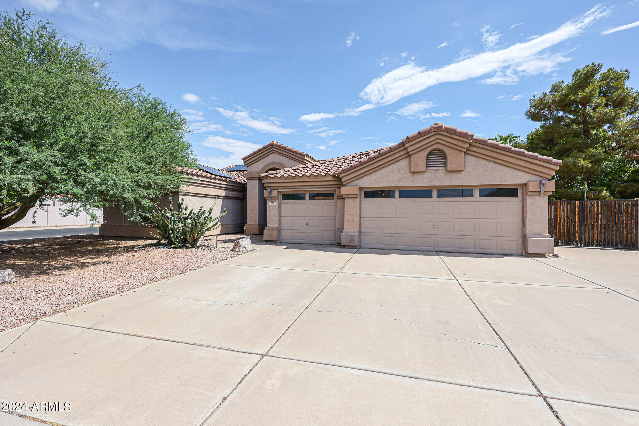 656 W Johnson Drive
