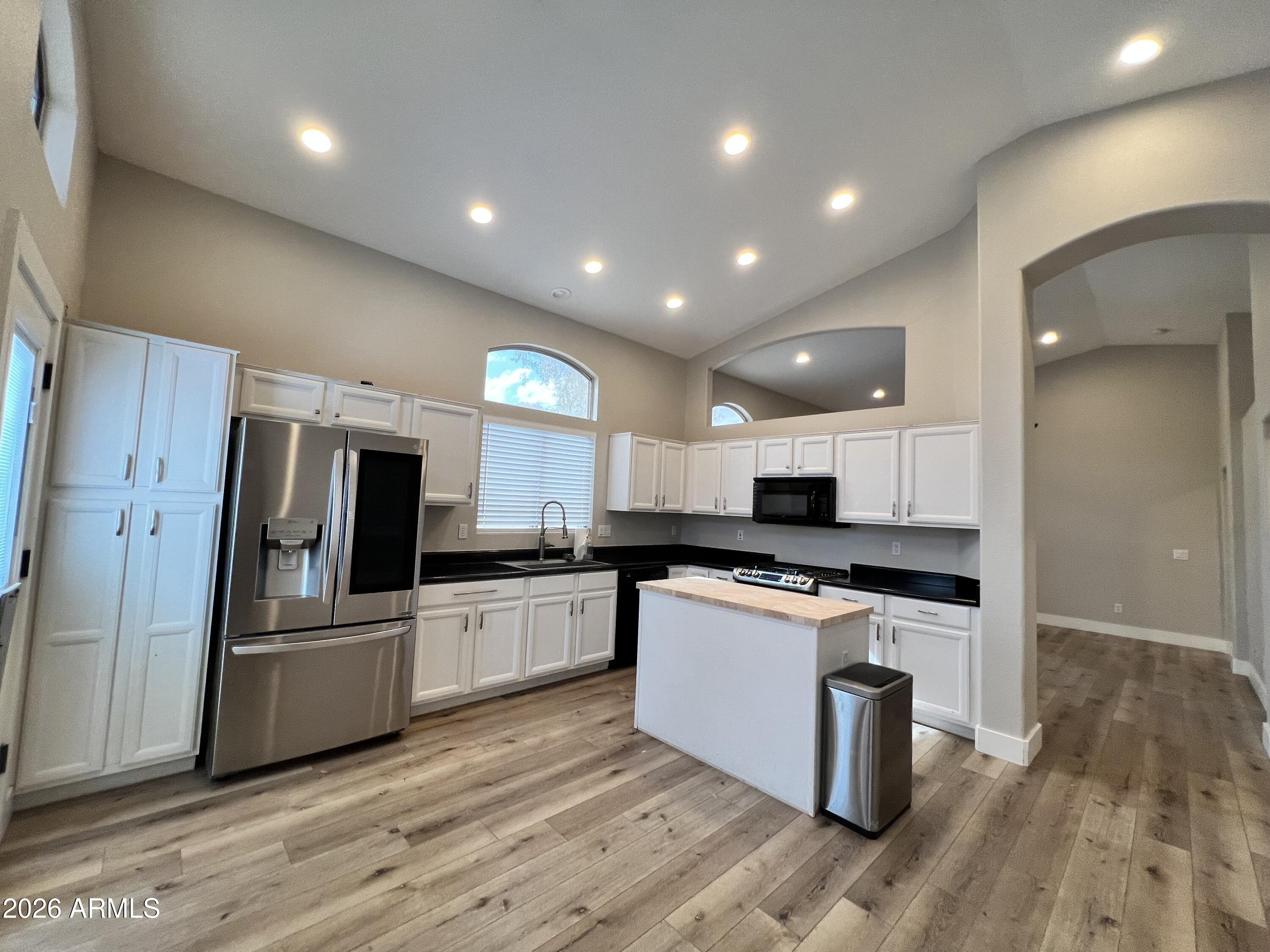 723 E WHITTEN Street