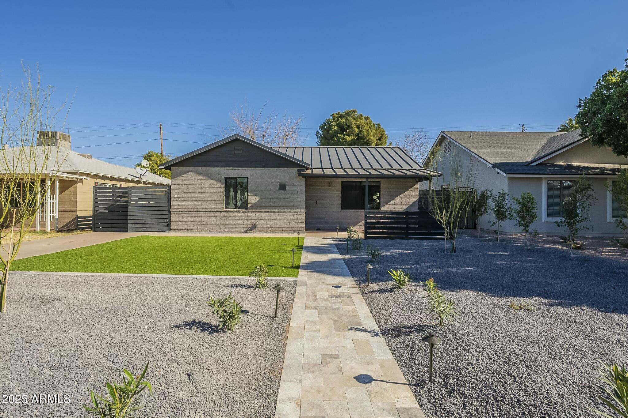 2719 N GREENFIELD Road