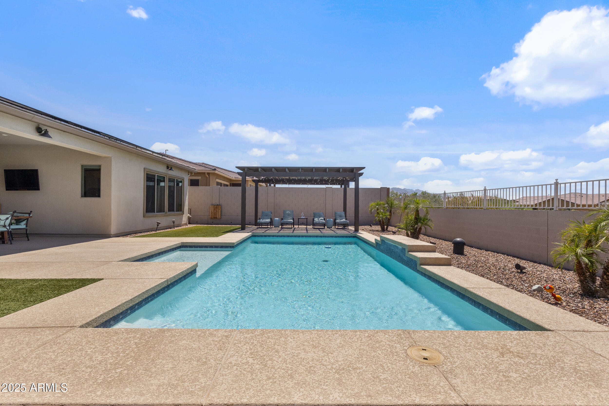 18115 W WIND DRIFT Drive