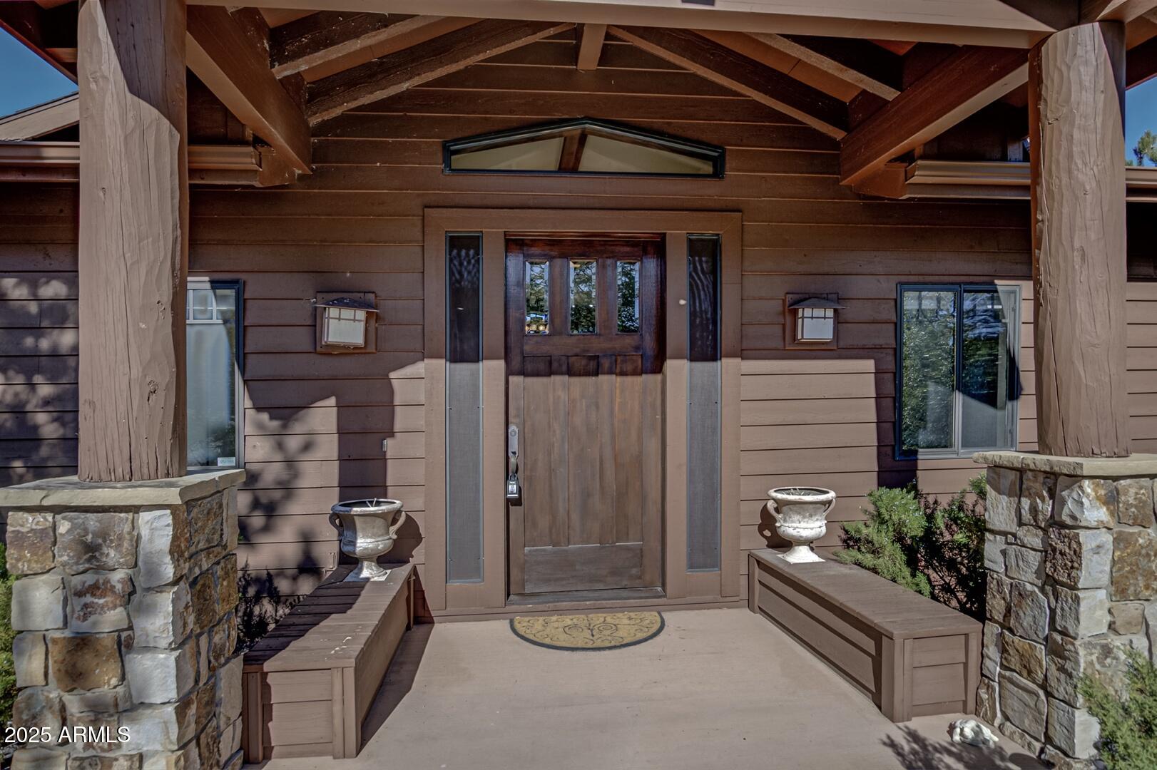 902 W LAKEVIEW Circle