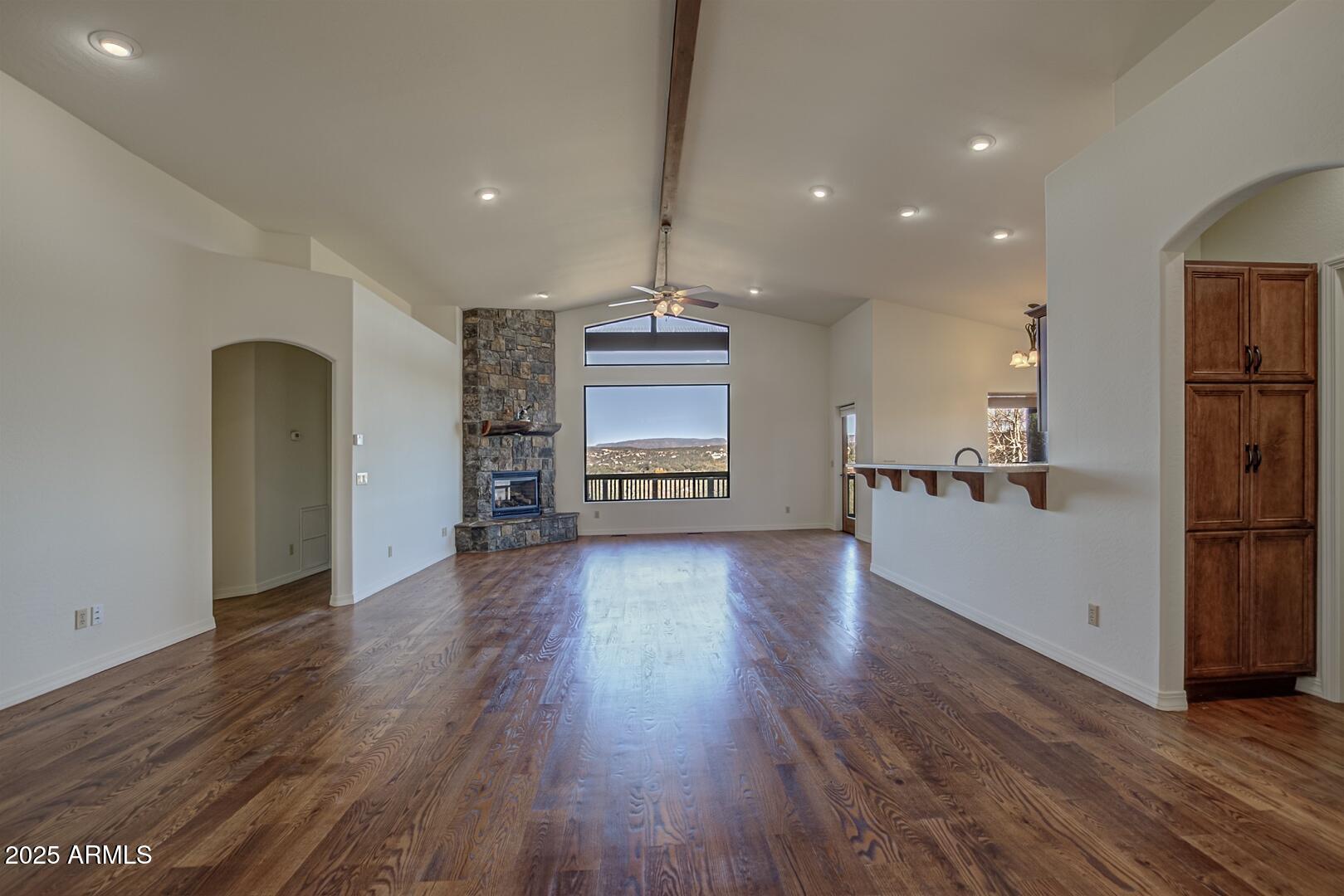 902 W LAKEVIEW Circle