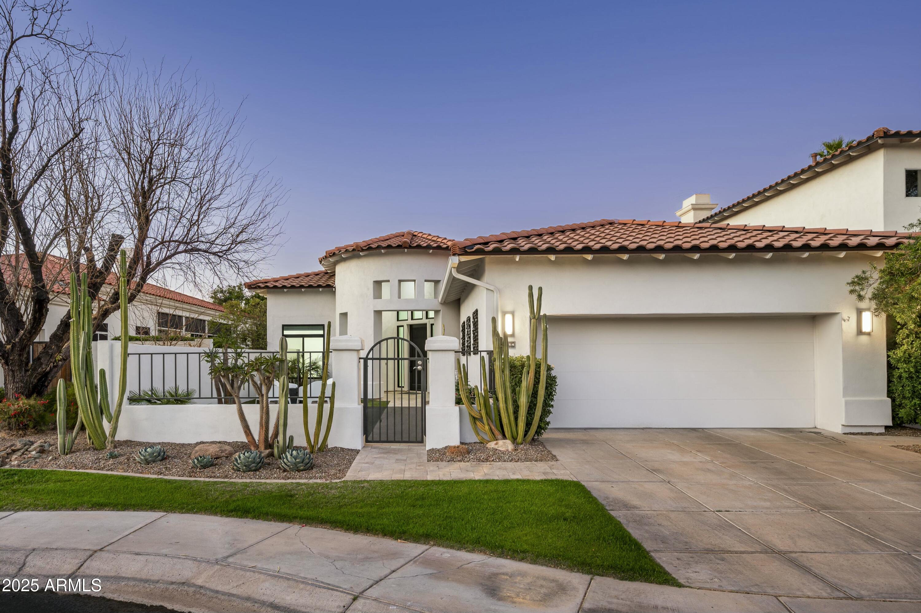 7614 E Cactus Wren Road