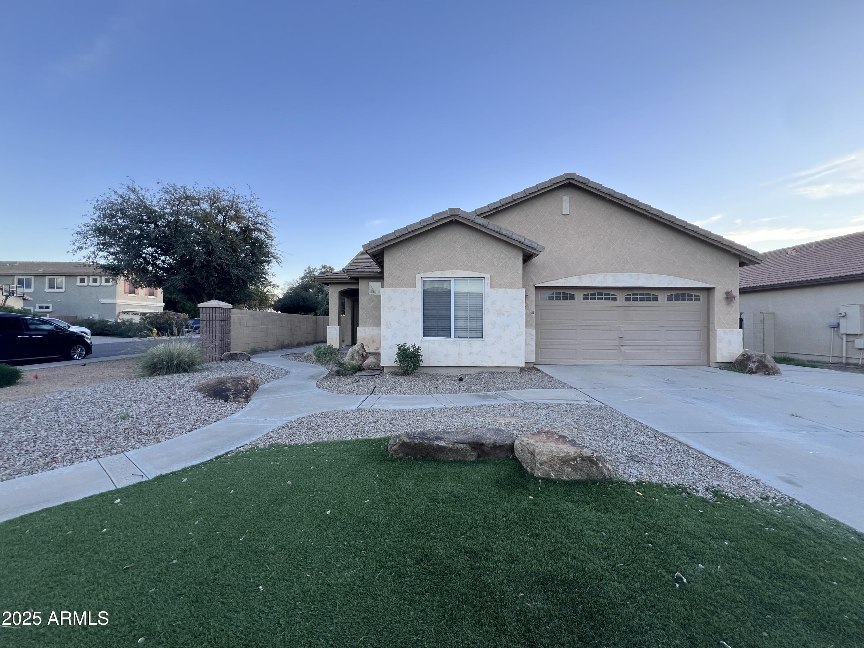 1961 E SHANNON Street