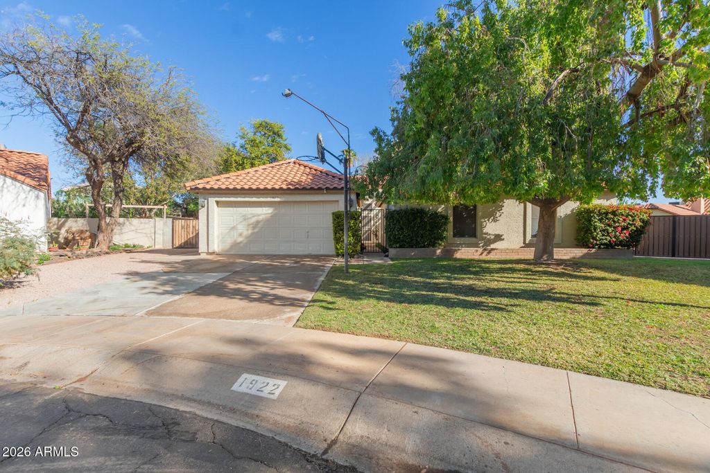 Photo of 1922 E Palomino Drive, Tempe, AZ 85284 (MLS # 6967461)