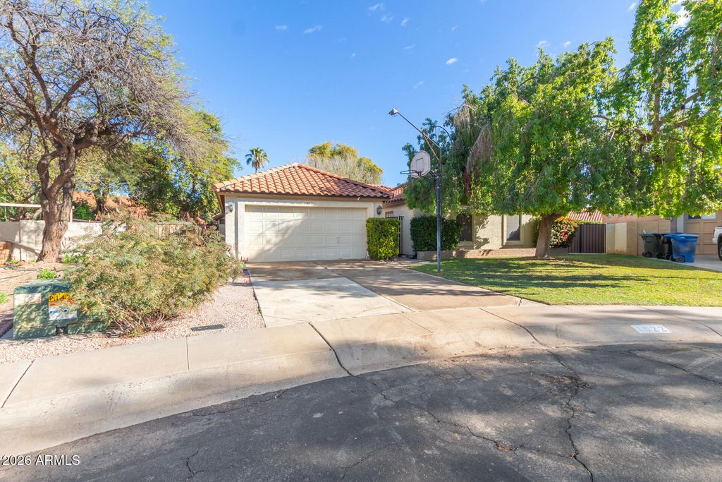 Photo of 1922 E Palomino Drive, Tempe, AZ 85284 (MLS # 6967461)