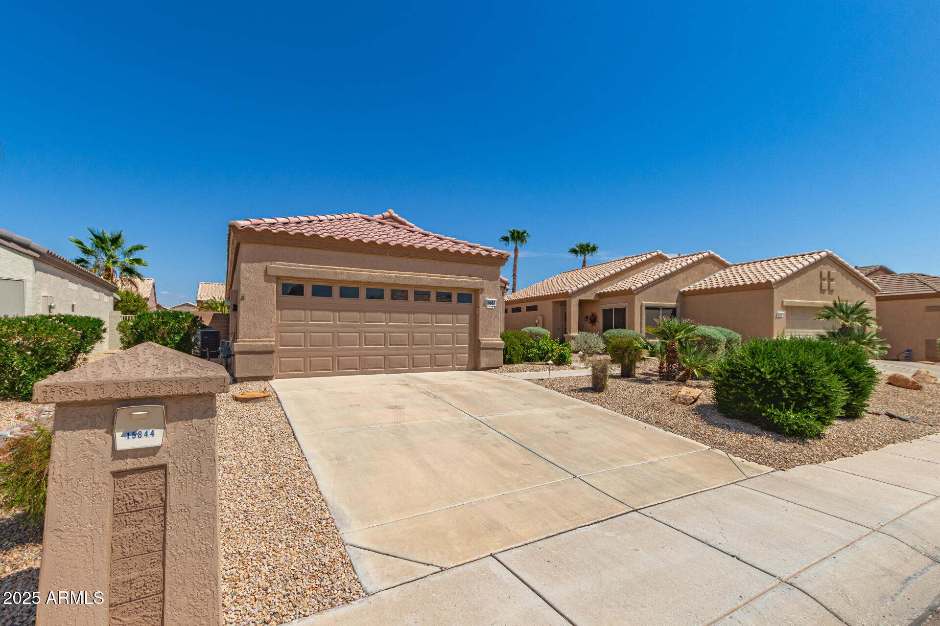 15844 W ARROWHEAD Drive