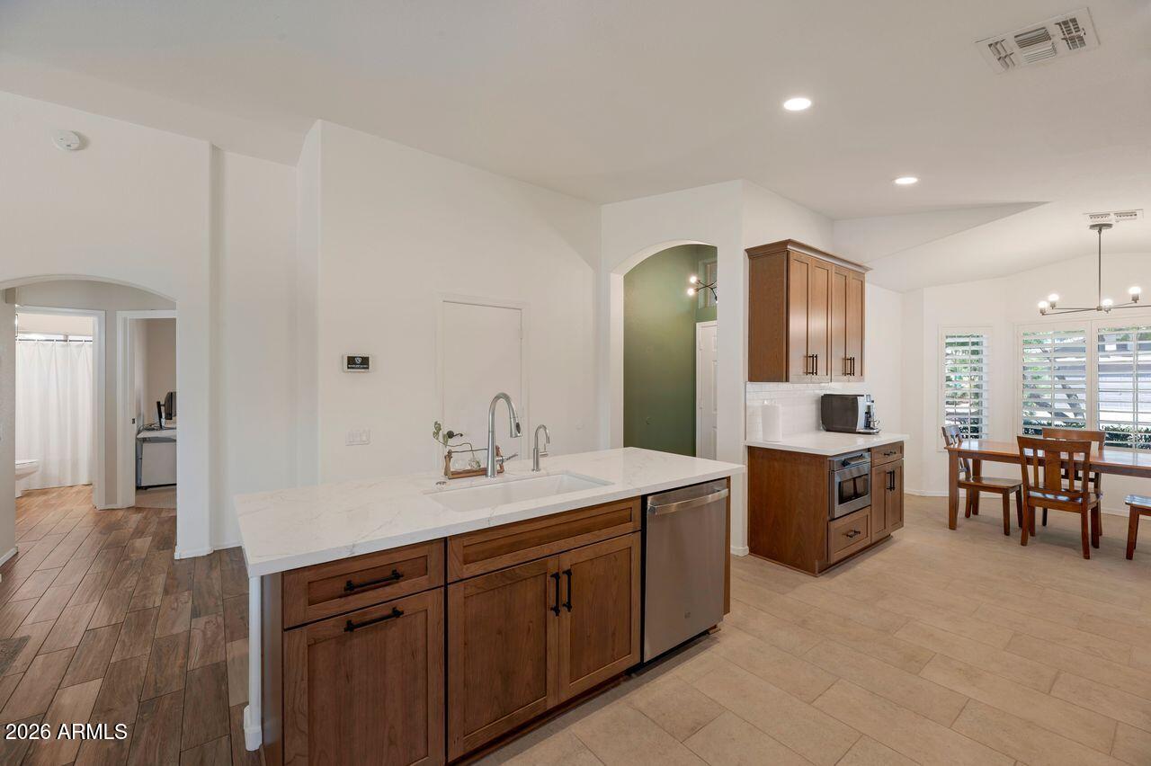 511 W BLUEFIELD Avenue