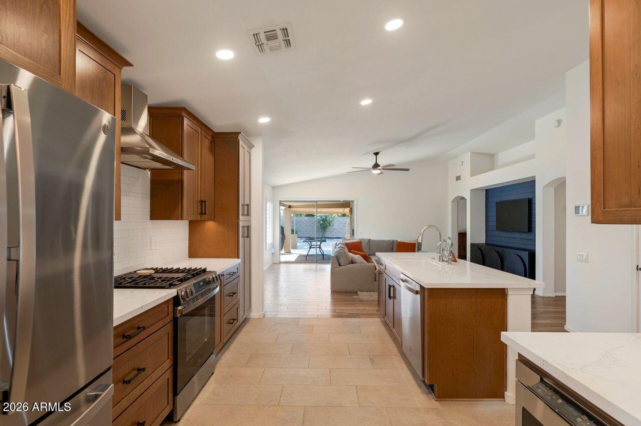ARROYO CROSSING - Residential