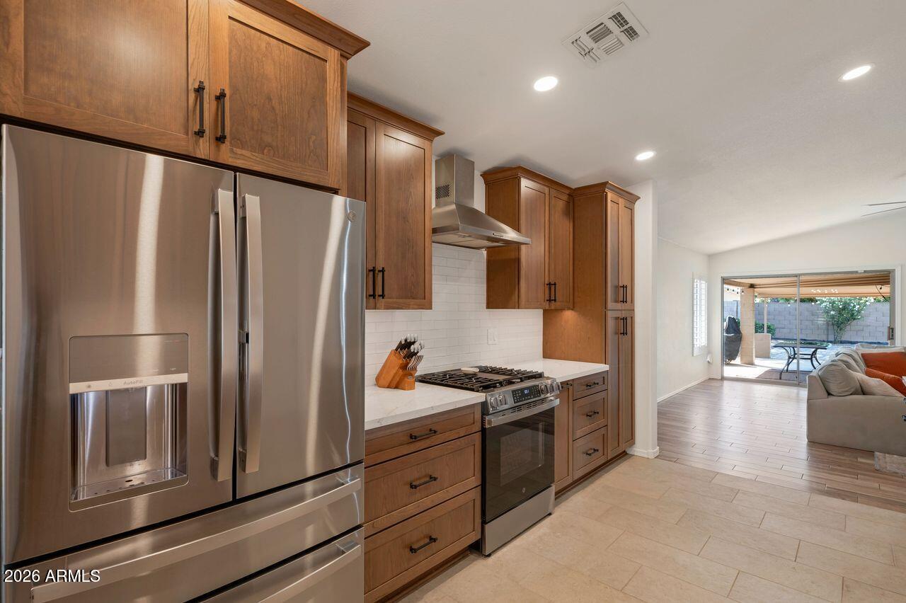 511 W BLUEFIELD Avenue