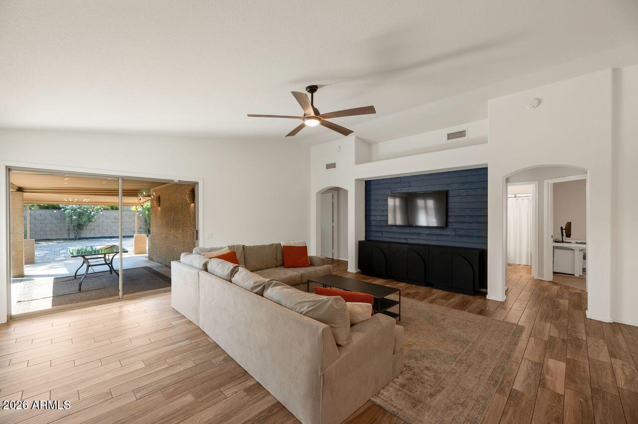 ARROYO CROSSING - Residential