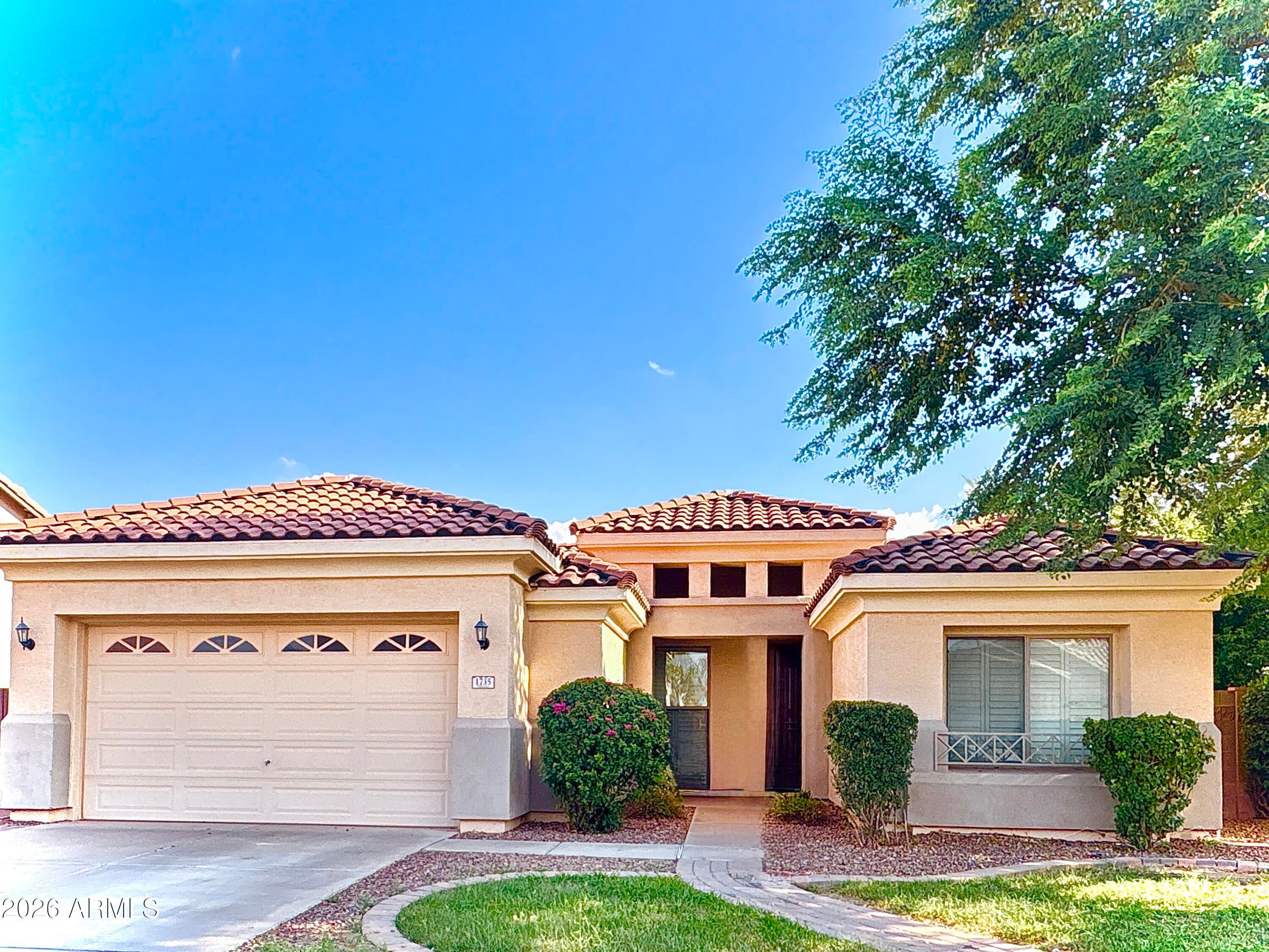 1735 E BARTLETT Place