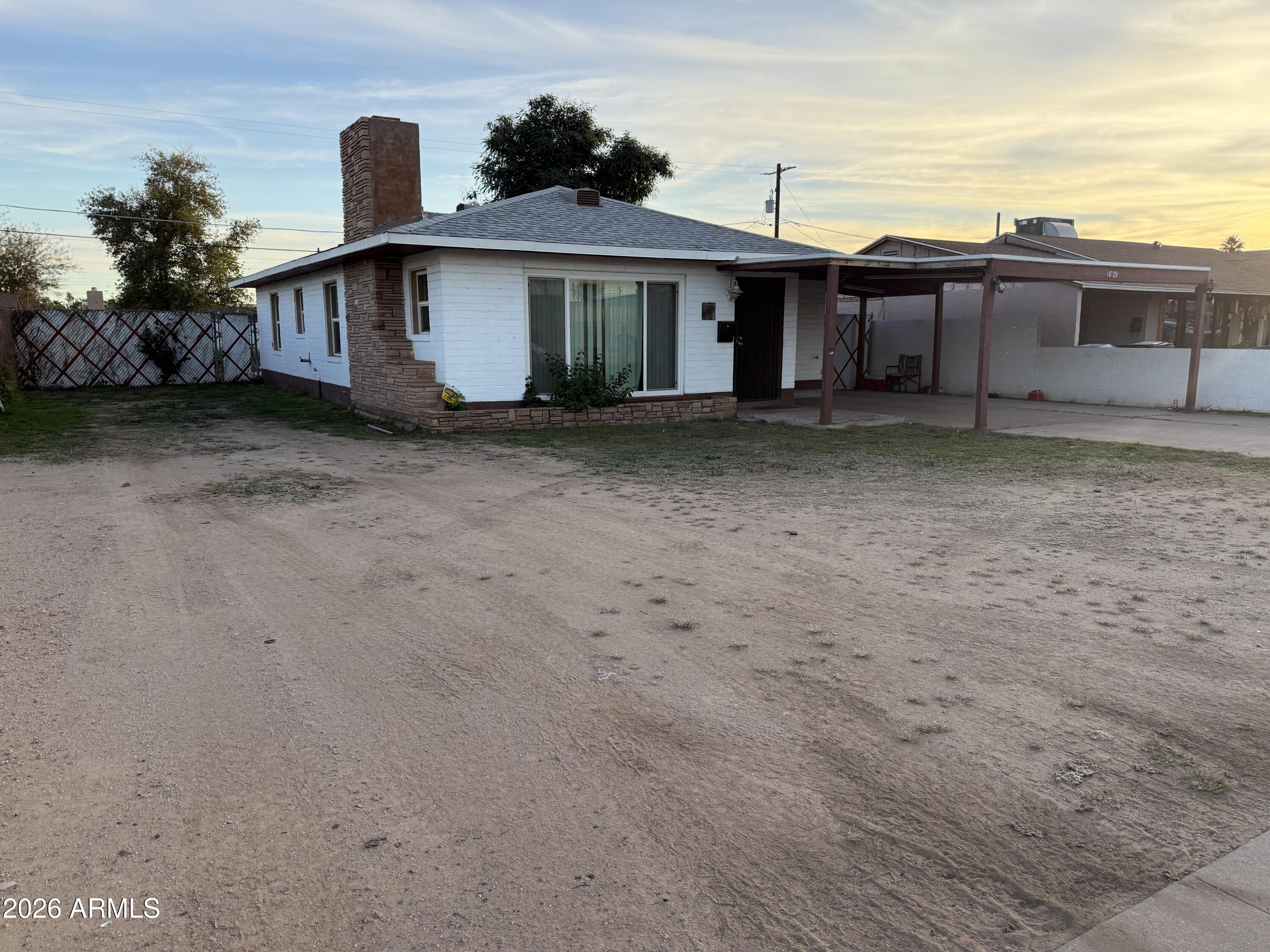 1829 W CAMPBELL Avenue