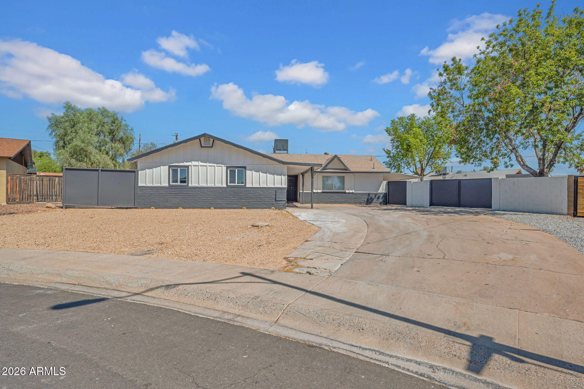 3117 W PERSHING Avenue
