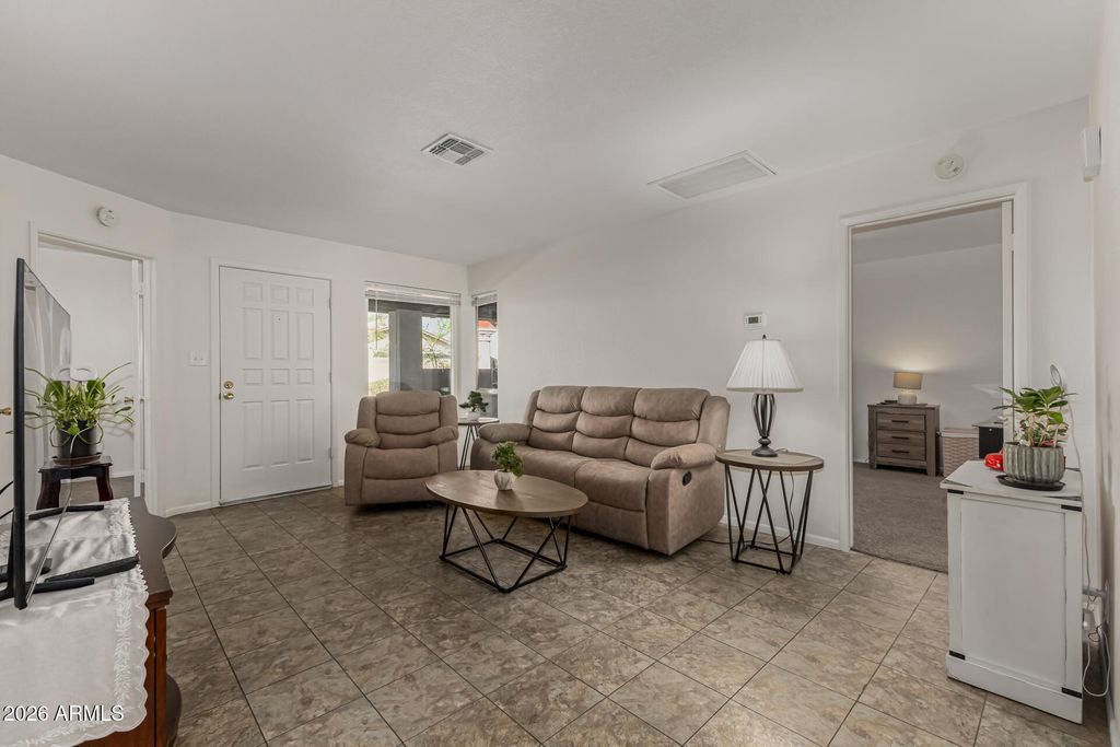 Photo of 10815 W Northern Avenue #102, Glendale, AZ 85307 (MLS # 6991252)