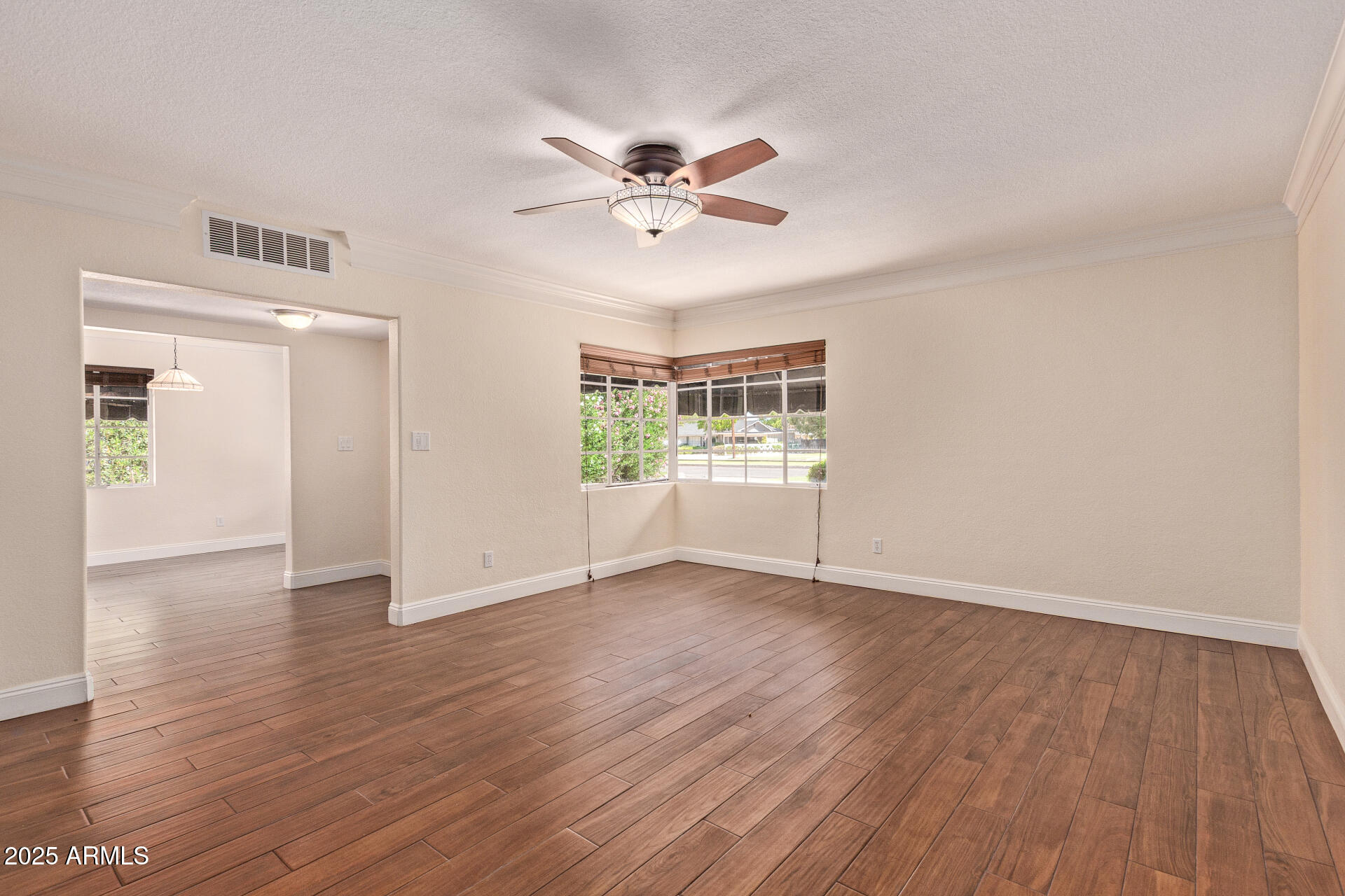 152 W 2ND Street