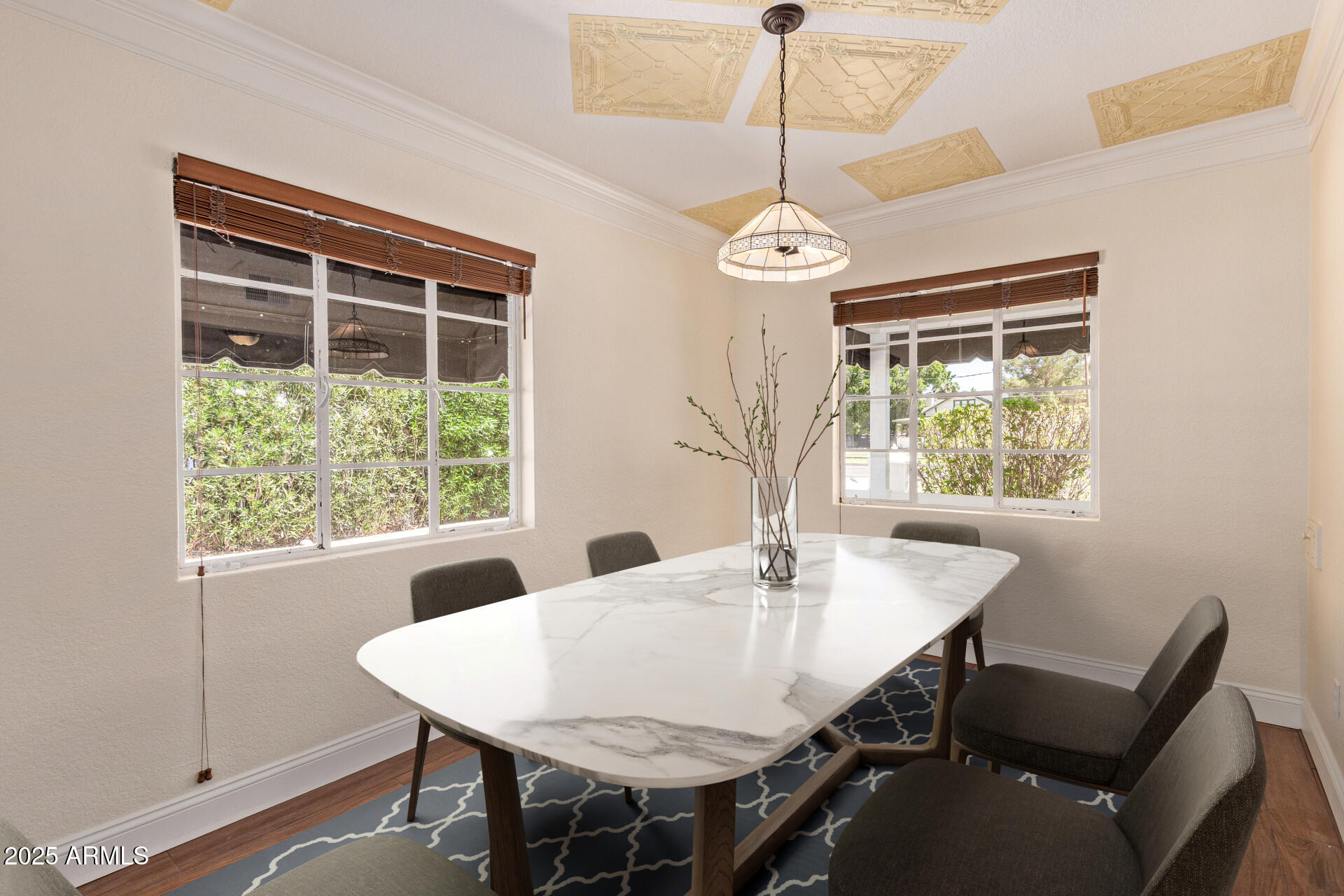 152 W 2ND Street