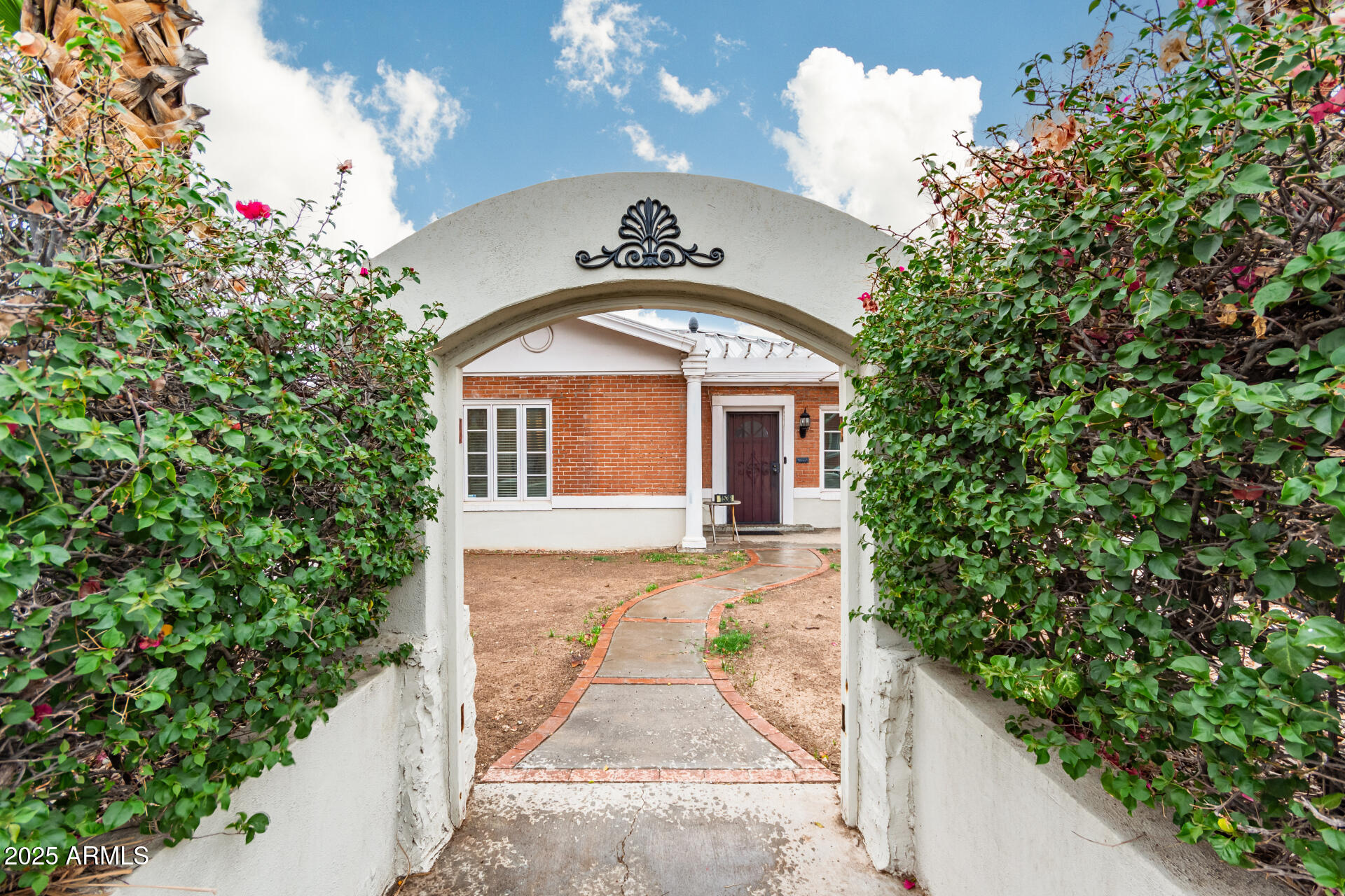 1538 W CULVER Street