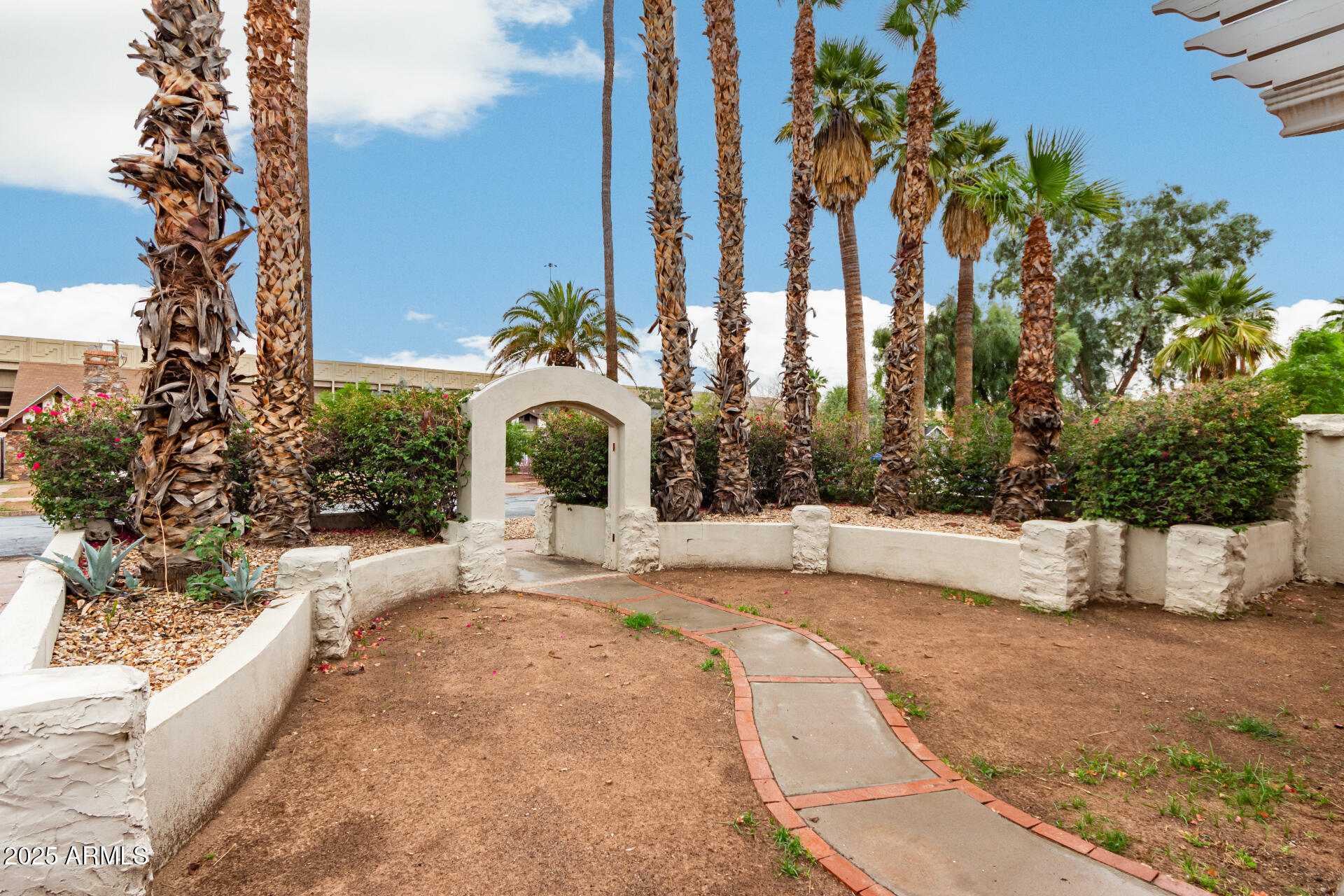 1538 W CULVER Street