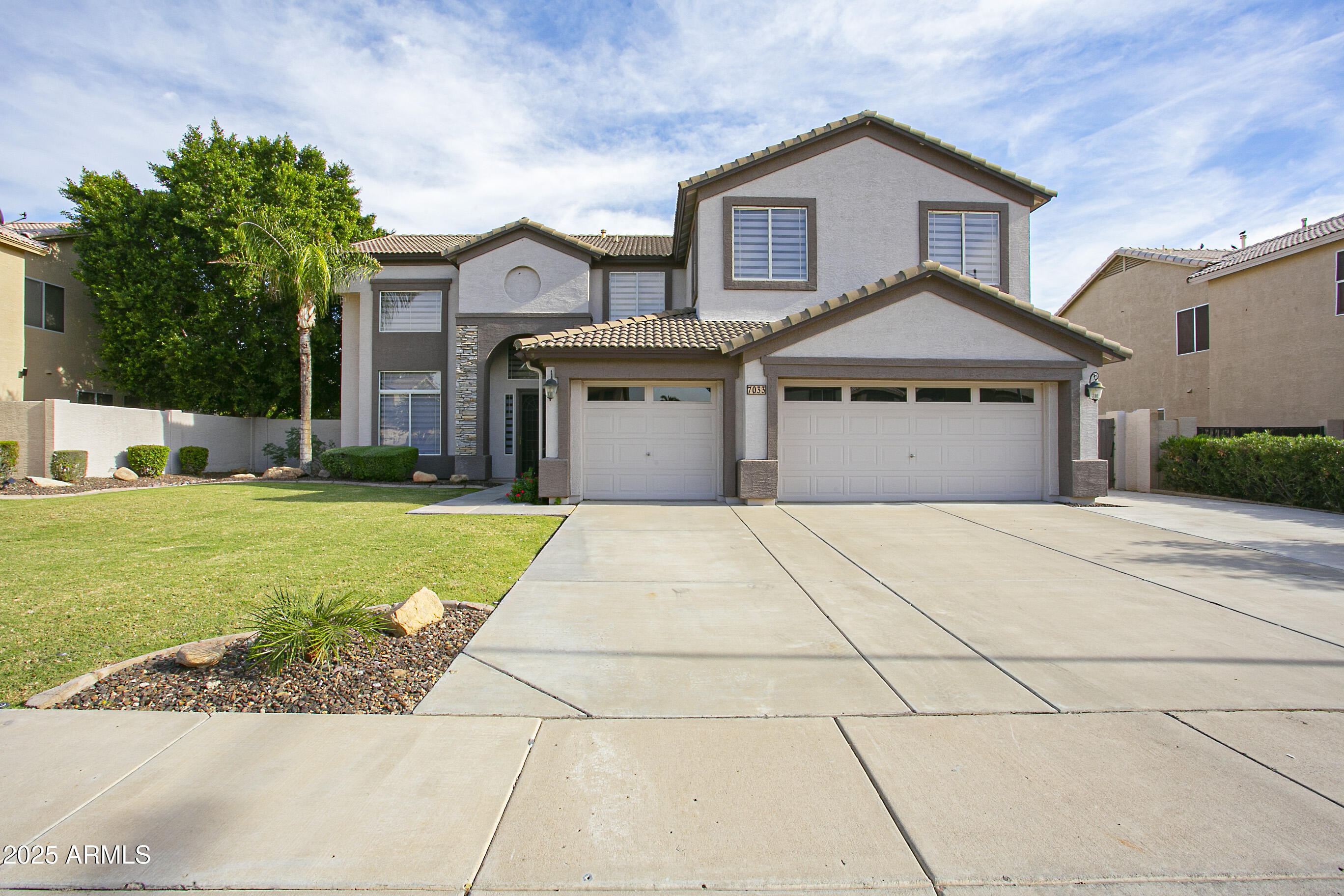 7033 W HONEYSUCKLE Drive