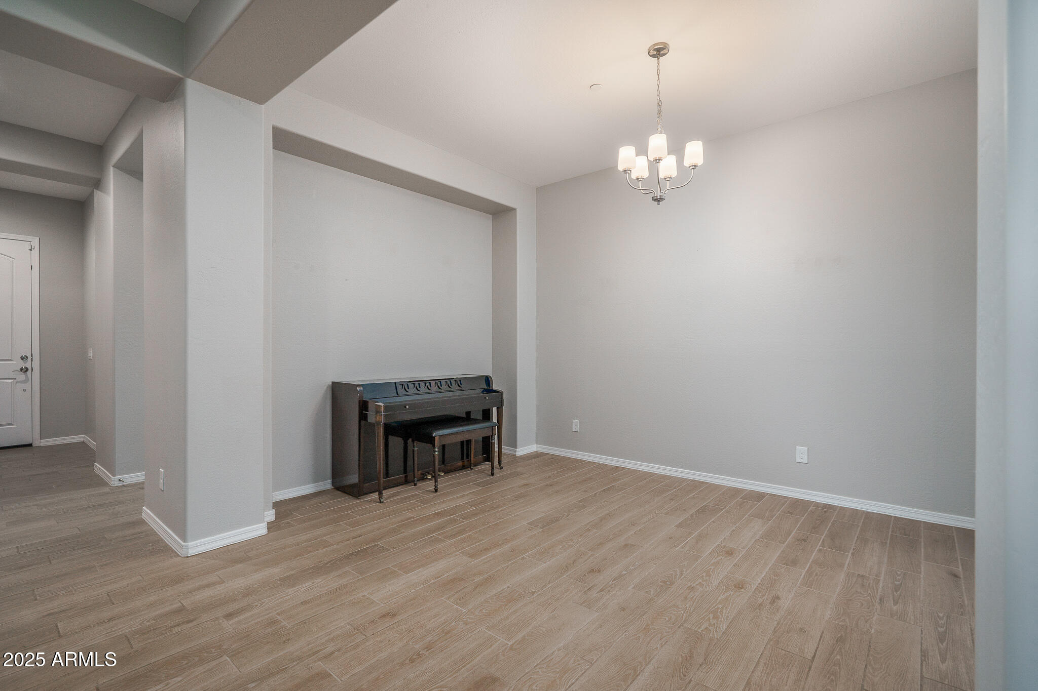 21150 W CAMBRIDGE Avenue