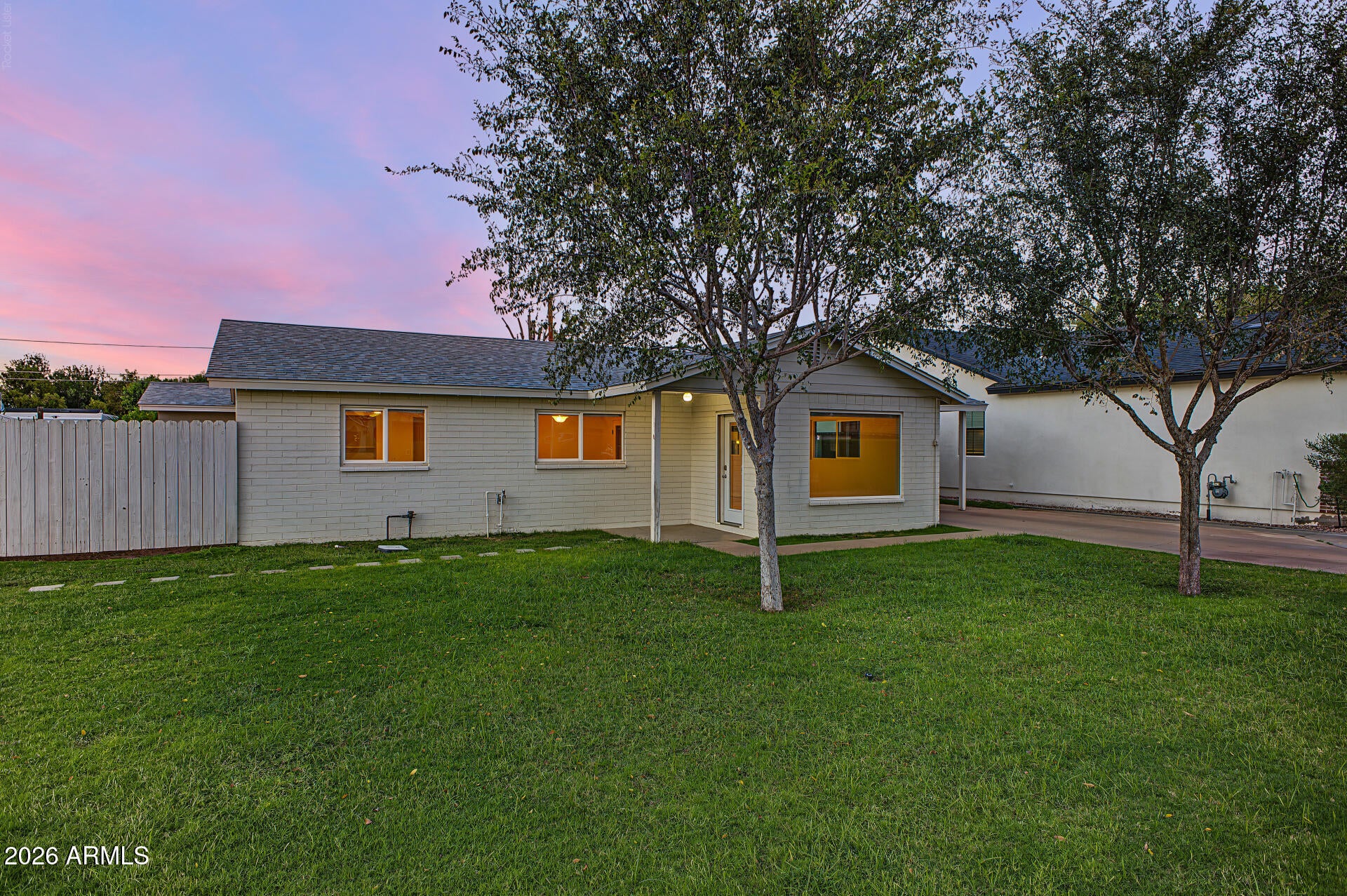 4234 E EARLL Drive