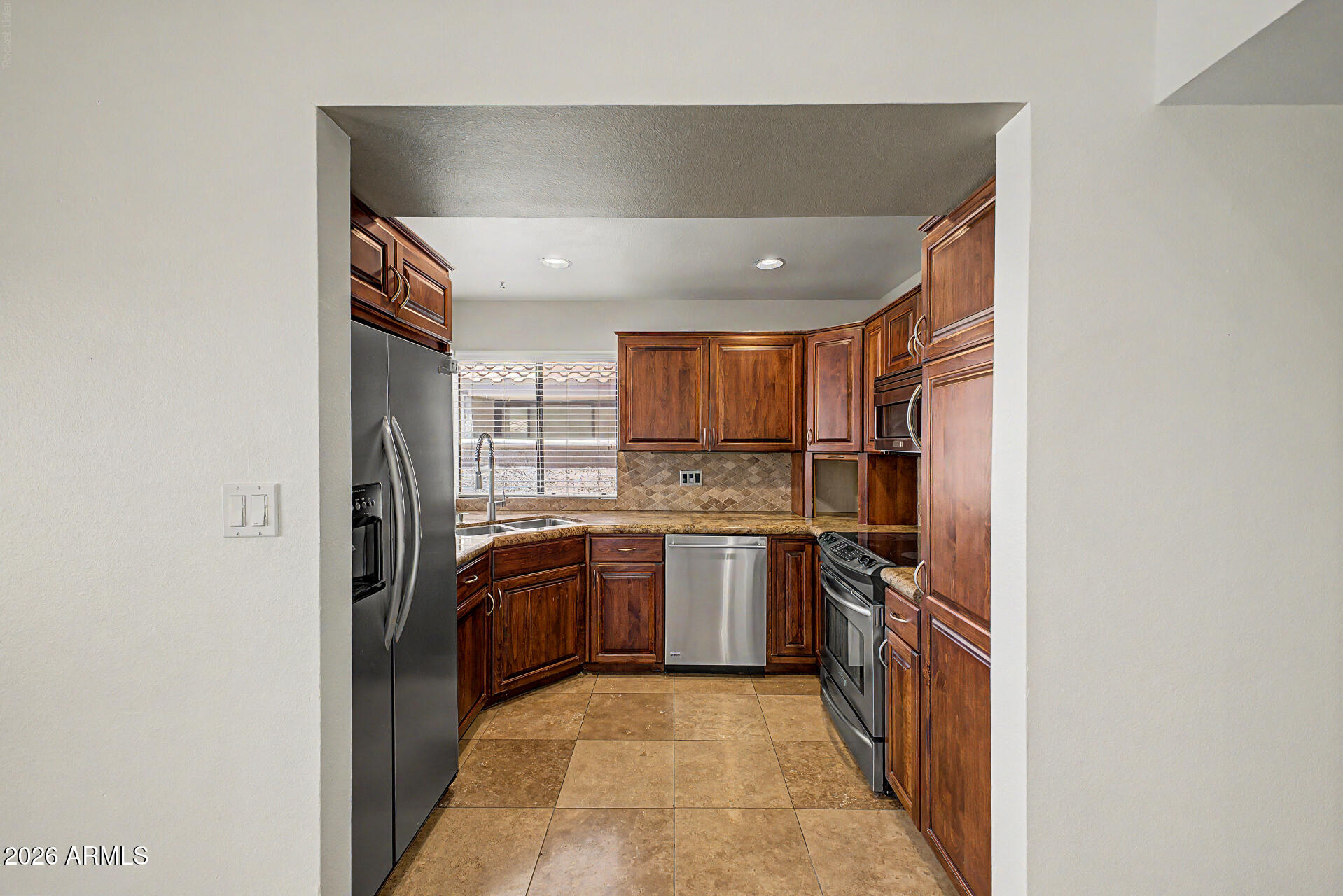 10115 E MOUNTAIN VIEW Road 2047