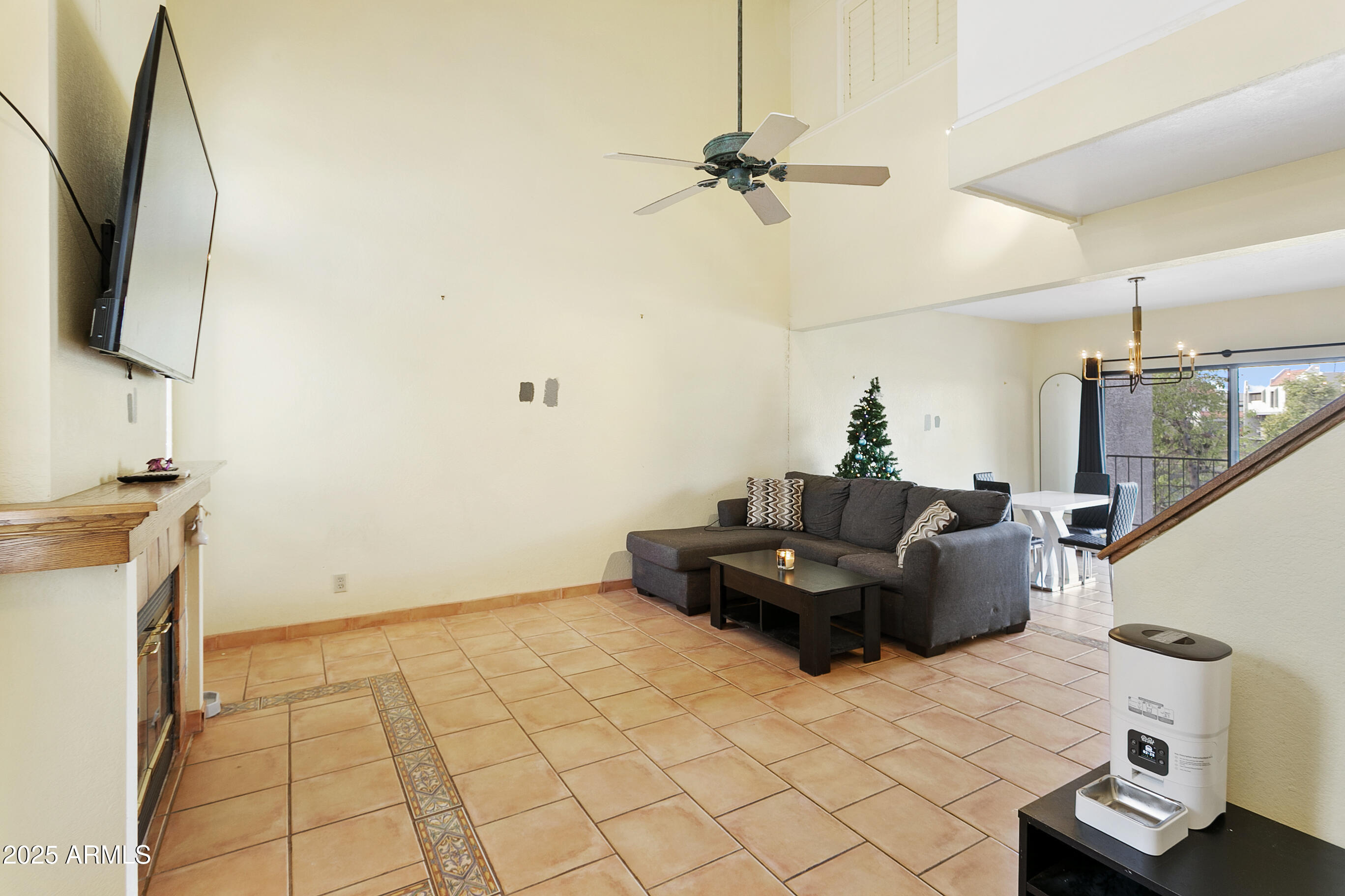 2524 S EL PARADISO -- 119