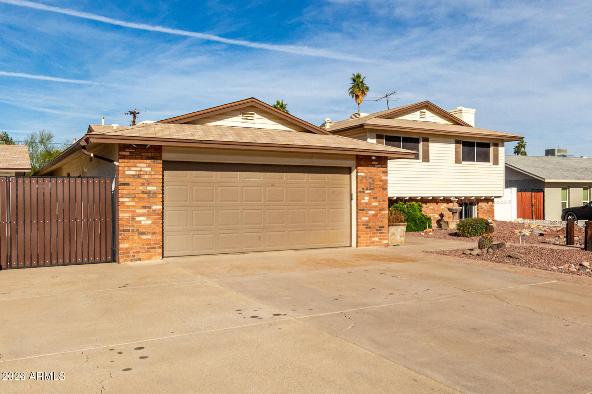 928 E LA JOLLA Drive