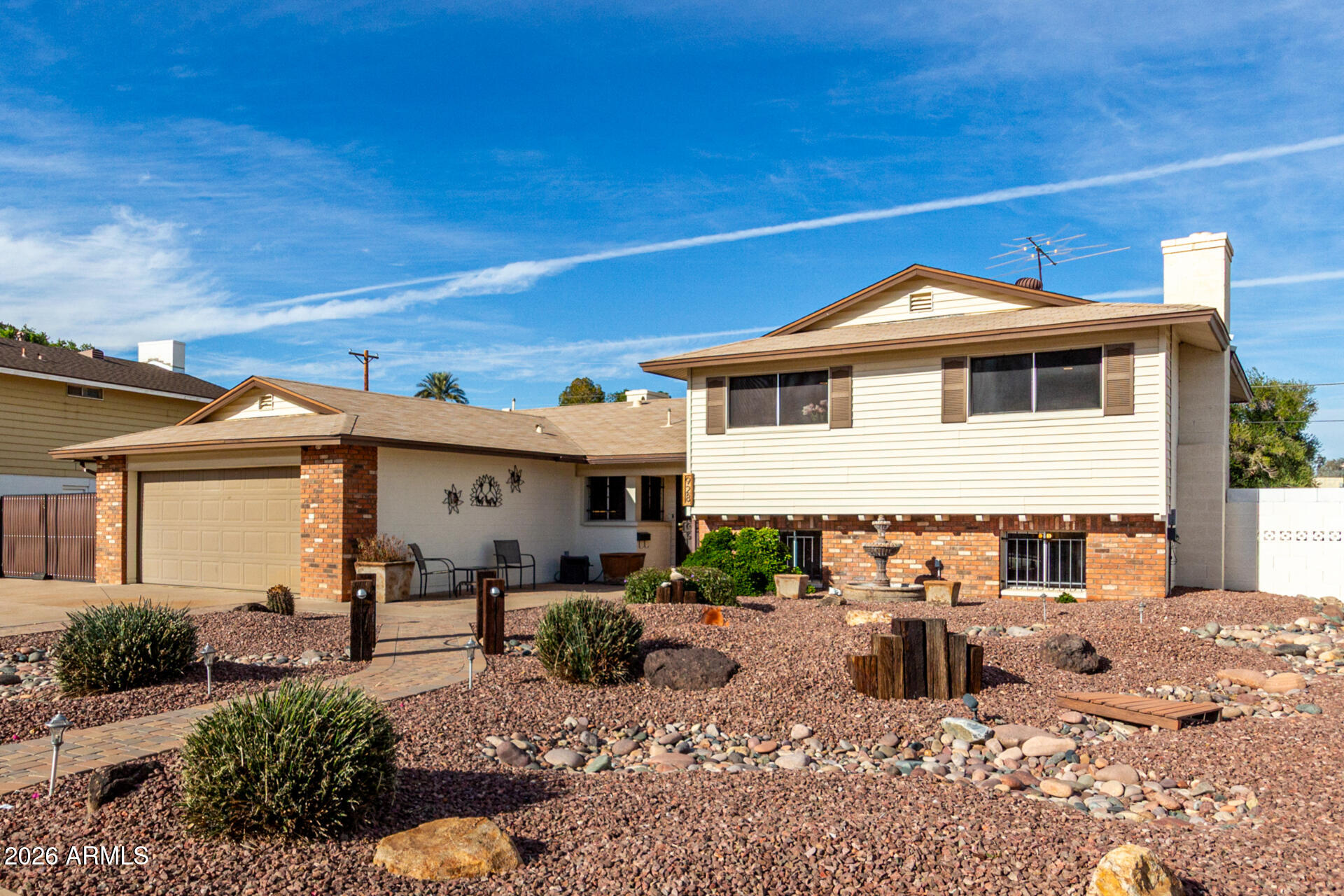 928 E LA JOLLA Drive