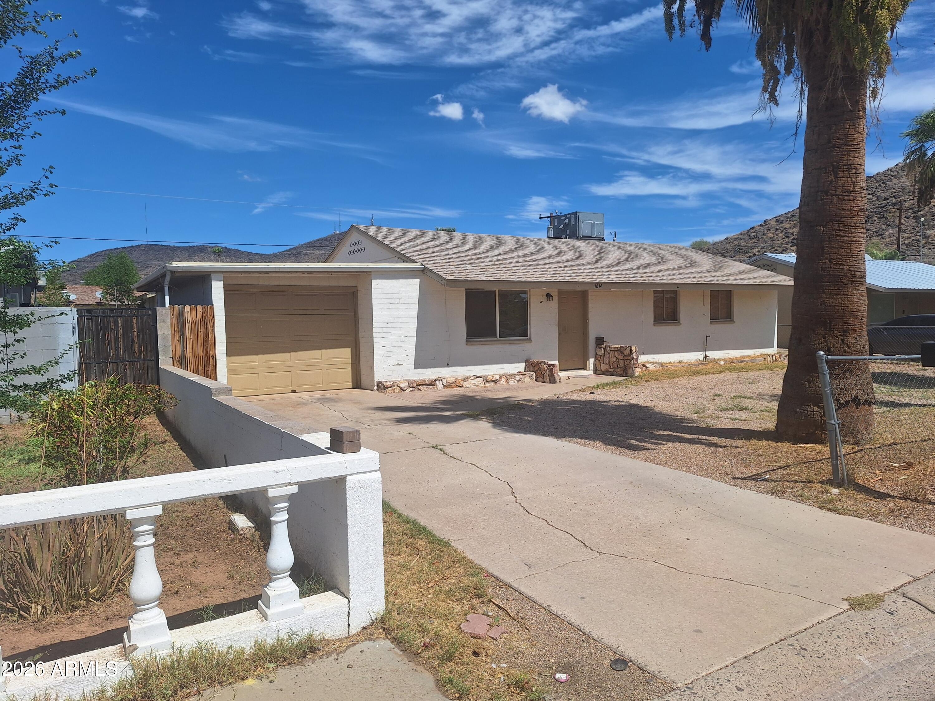 1614 W BROWN Street