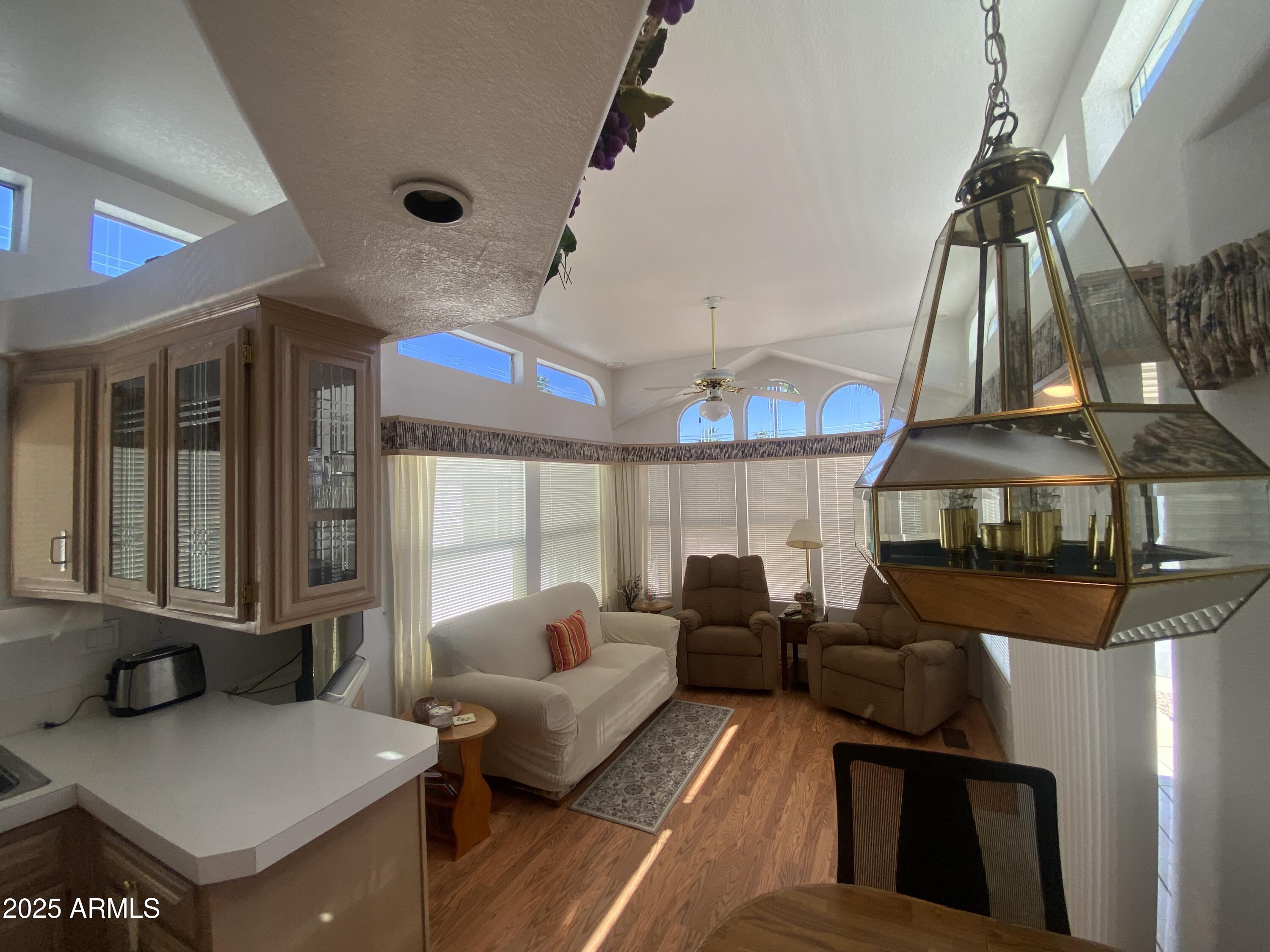 2020 W KLAMATH Avenue