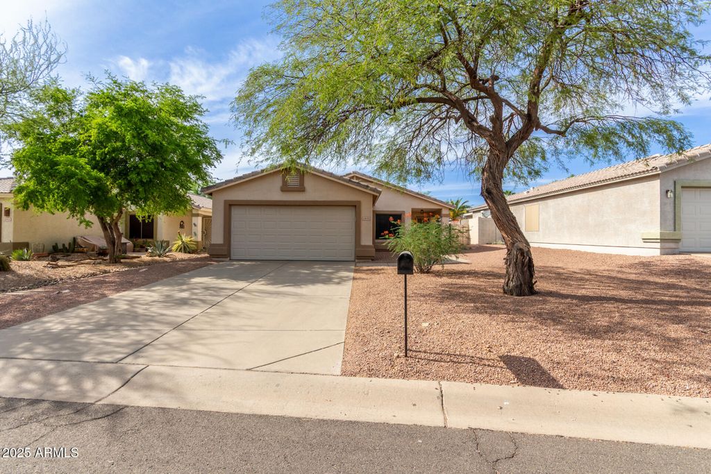 Photo of 6932 S Russet Sky Way, Gold Canyon, AZ 85118 (MLS # 6921266)
