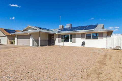 Photo of 5408 W Country Gables Drive, Glendale, AZ 85306 (MLS # 6934073)