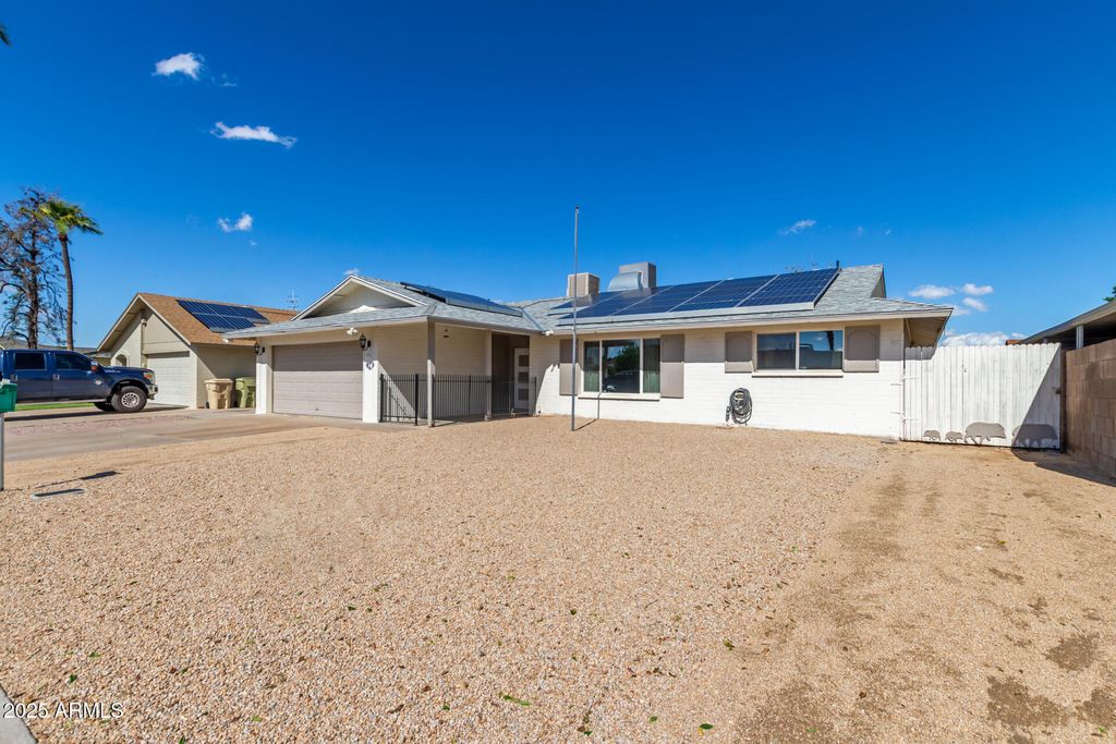 Photo of 5408 W Country Gables Drive, Glendale, AZ 85306 (MLS # 6934073)