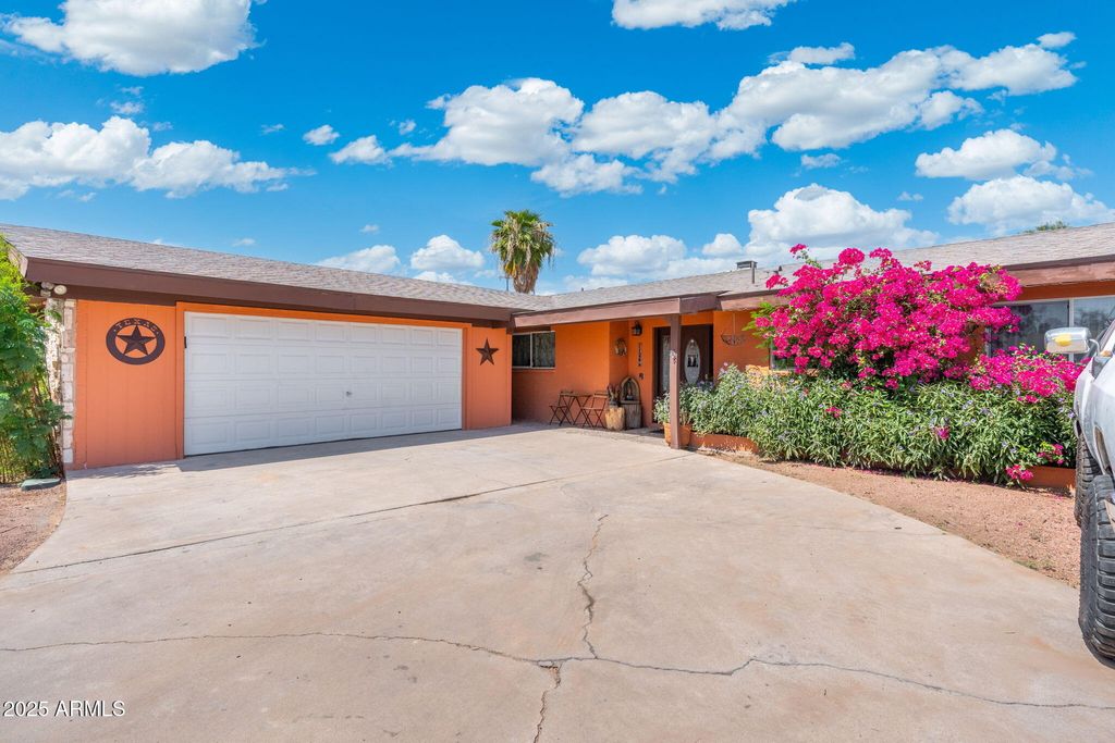 Photo of 1126 E Laurel Drive, Casa Grande, AZ 85122 (MLS # 6923714)