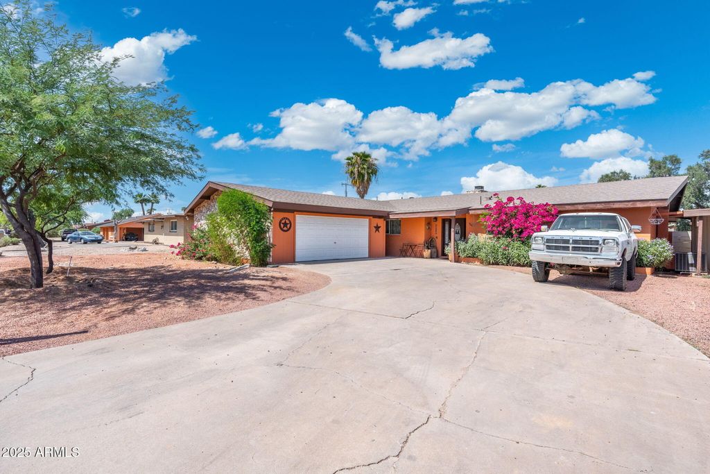 Photo of 1126 E Laurel Drive, Casa Grande, AZ 85122 (MLS # 6923714)