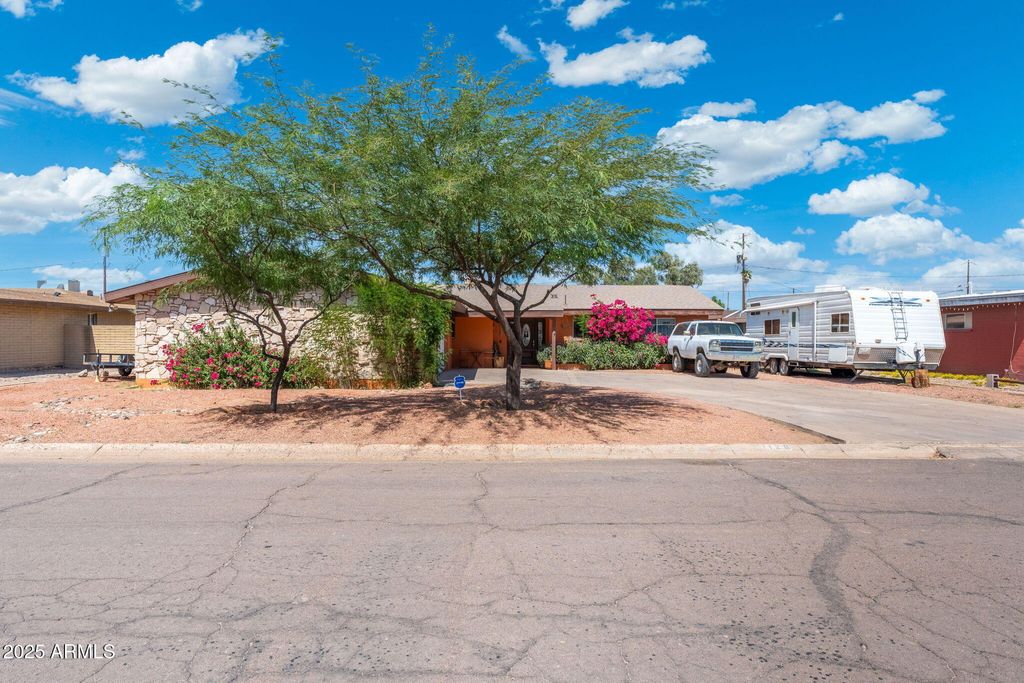 Photo of 1126 E Laurel Drive, Casa Grande, AZ 85122 (MLS # 6923714)