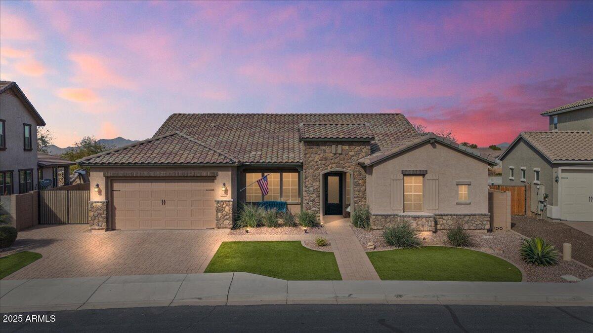 2928 E PALM Street