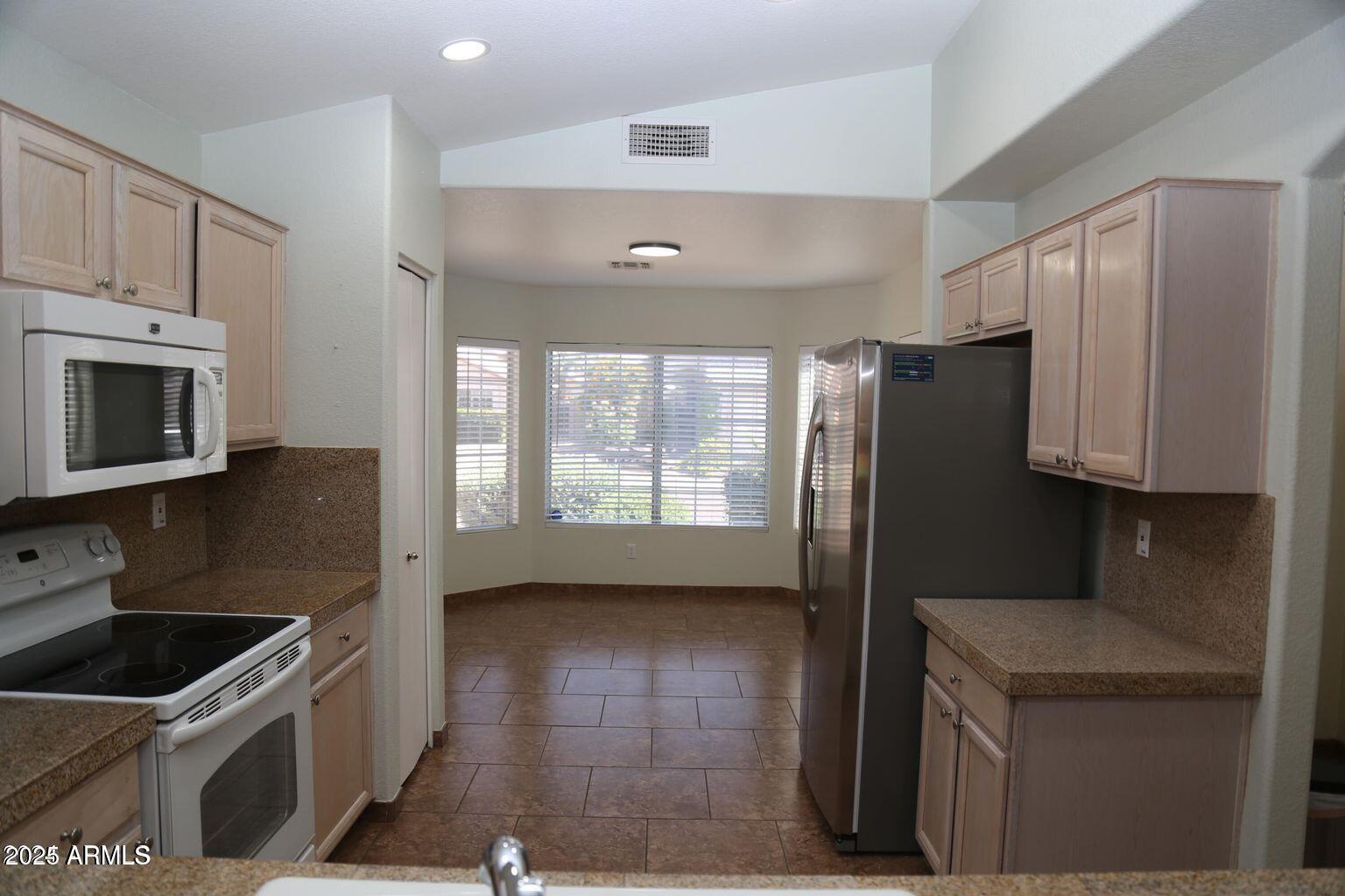 2228 E AIRE LIBRE Avenue