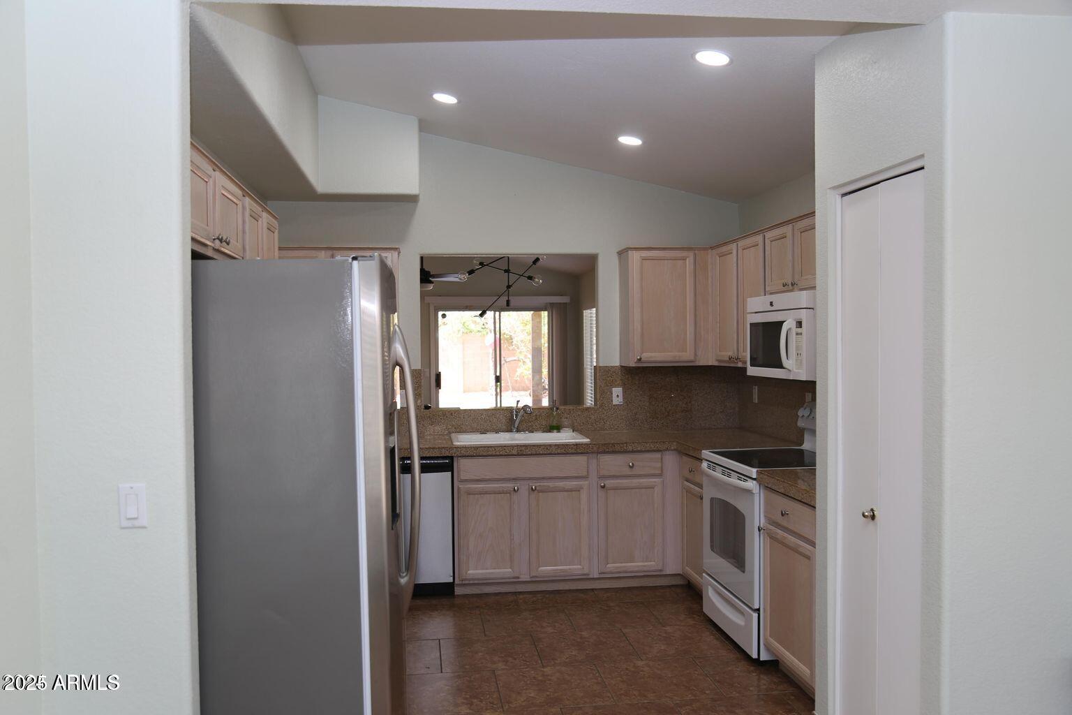 2228 E AIRE LIBRE Avenue