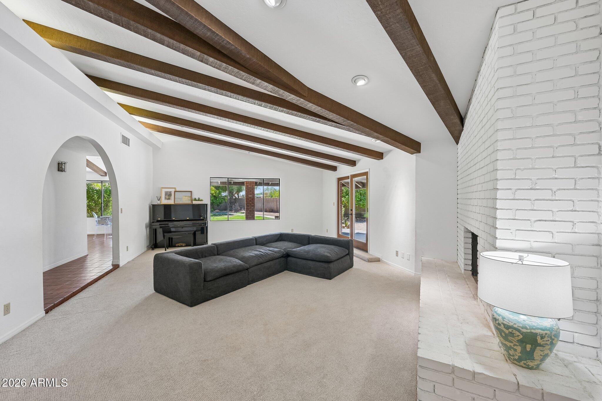 123 E LOMA VISTA Drive