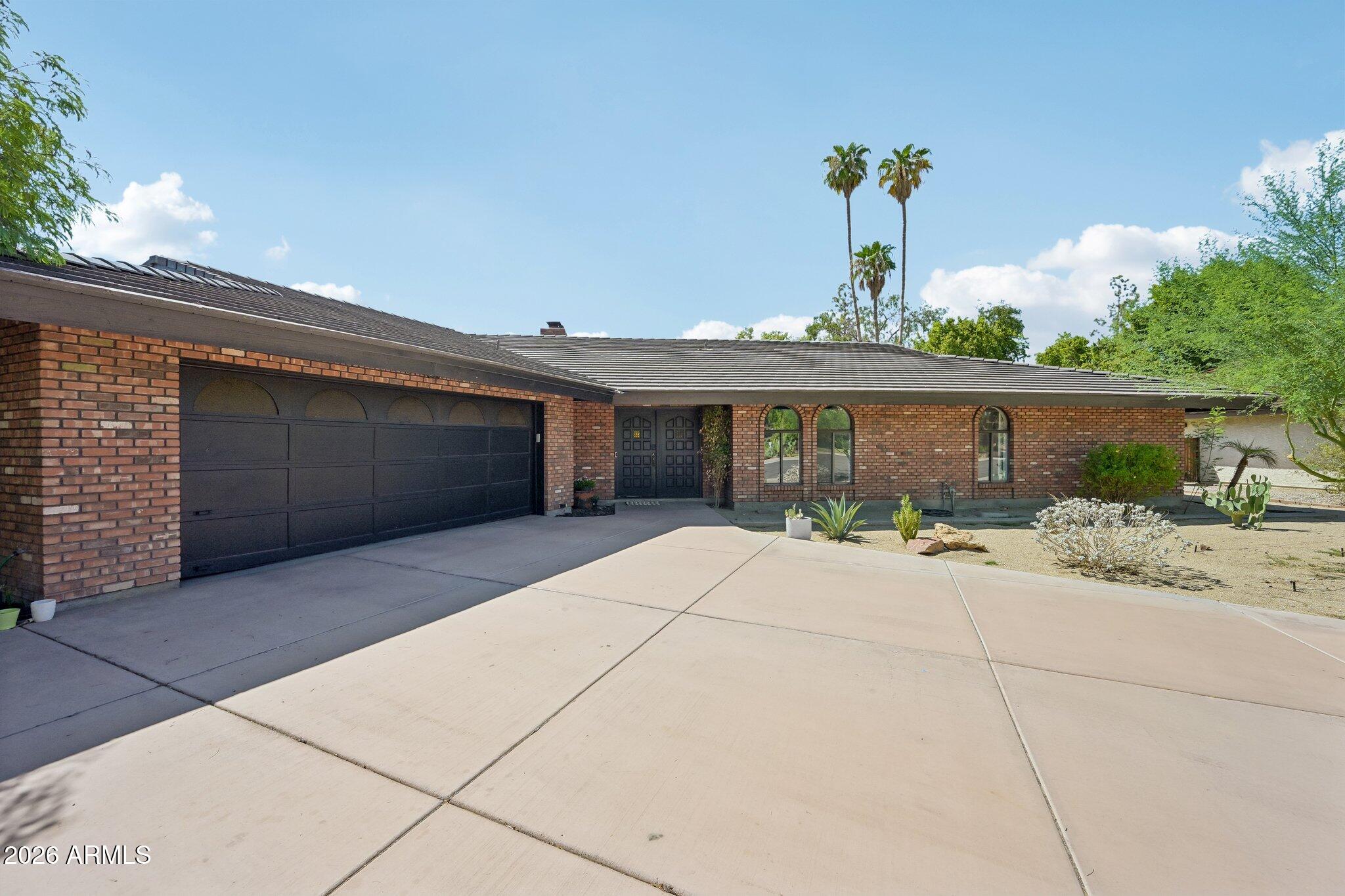 123 E LOMA VISTA Drive
